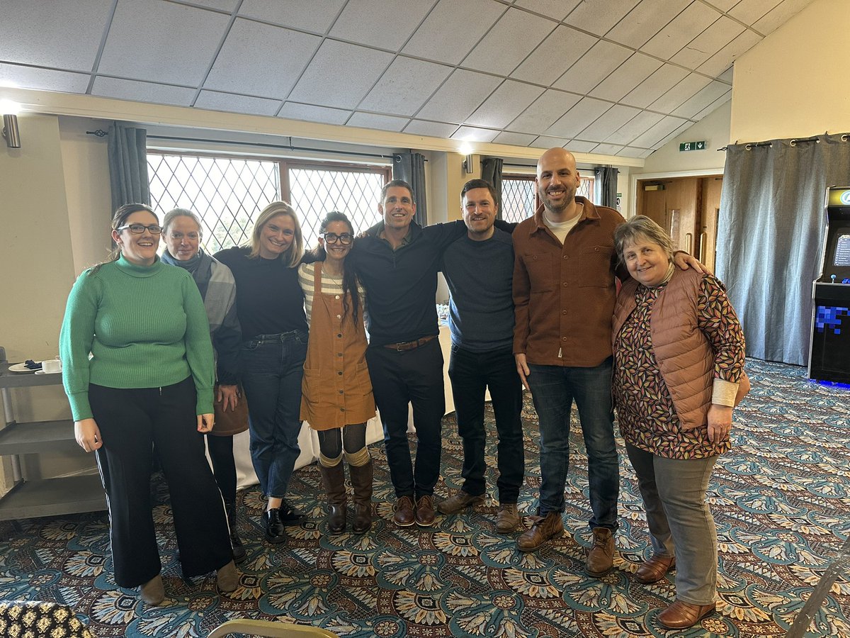 cutthorpe's tweet photo. The staff at Cutthorpe enjoyed meeting @drewpovey and listening to his inspirational session on leadership, the growth mindset and remaining positive in an increasingly negative world during their latest INSET day. We all left buzzin and full of ideas!! 💡 😃 https://t.co/4HPVjNXdWG