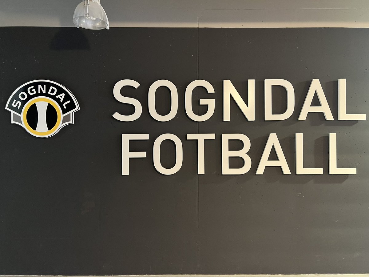 VenSandvik's tweet photo. Senior herrer og damer m/hospitanter på treningssamling i Sogndal forrige helg. Utrolig gode forhold under tak, fritt for vind og vær.

Gode økter, middag på Malin Sogndal samt overnatting og mat på Quality Hotel og velfortjent Sprudlande eplebrus fra Lerum etter siste økt😊 https://t.co/5pedtkfDdx