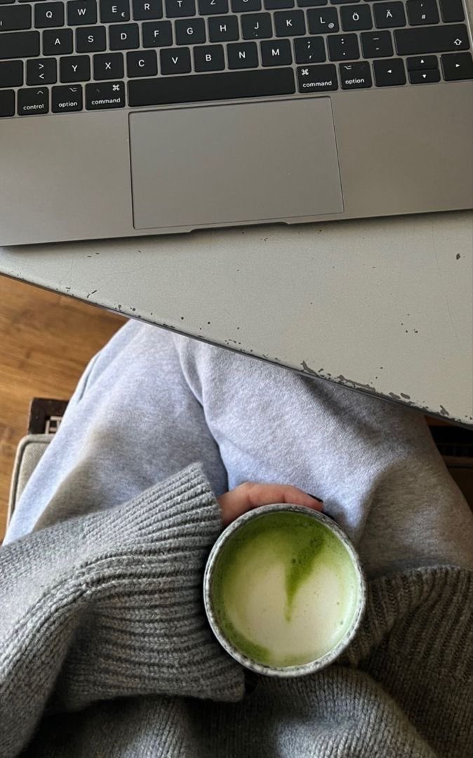 pradavante's tweet photo. working from home 👩🏻‍💻 https://t.co/jD4f4LW69I
