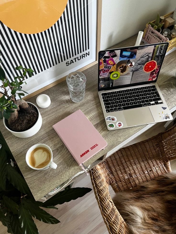 pradavante's tweet photo. working from home 👩🏻‍💻 https://t.co/jD4f4LW69I