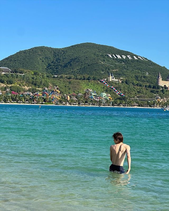 RIIZE_NEWS's tweet photo. [240207] RIIZE Official Instagram

family vacation 🌴🌊☀️

#SUNGCHAN #성찬  

#RIIZE #라이즈 @RIIZE_official https://t.co/DY0X4eglxh