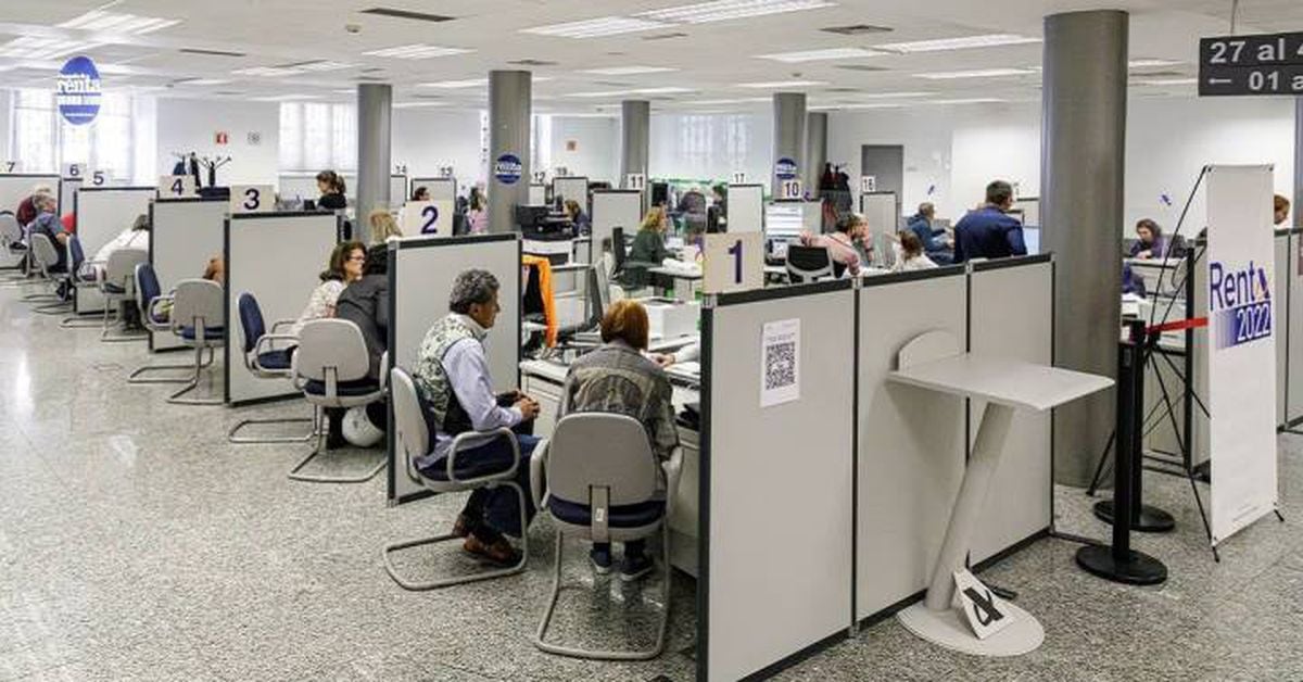 mis_dolares's tweet photo. ¿Esperar más de dos horas para renovar el pasaporte? ¿Agresividad con los alumnos?: vías del ciudadano para reclamar un mejor trato de los funcionarios https://t.co/rSOqbo8KrW https://t.co/YtWYejK2YR