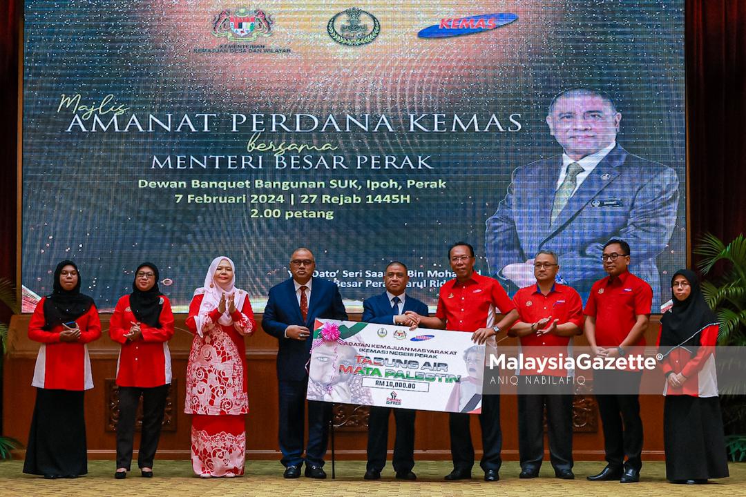 MalaysiaGazette's tweet image. Menteri Besar Perak, Datuk Seri Saarani Mohamad hadir ke Majlis Amanat Perdana KEMAS Peringkat Negeri Perak Tahun 2024 di Bangunan Perak Darul Ridzuan, Ipoh.

Foto: ANIQ NABILAFIQ ANUAR

#malaysiagazette #mgperak #KEMAS