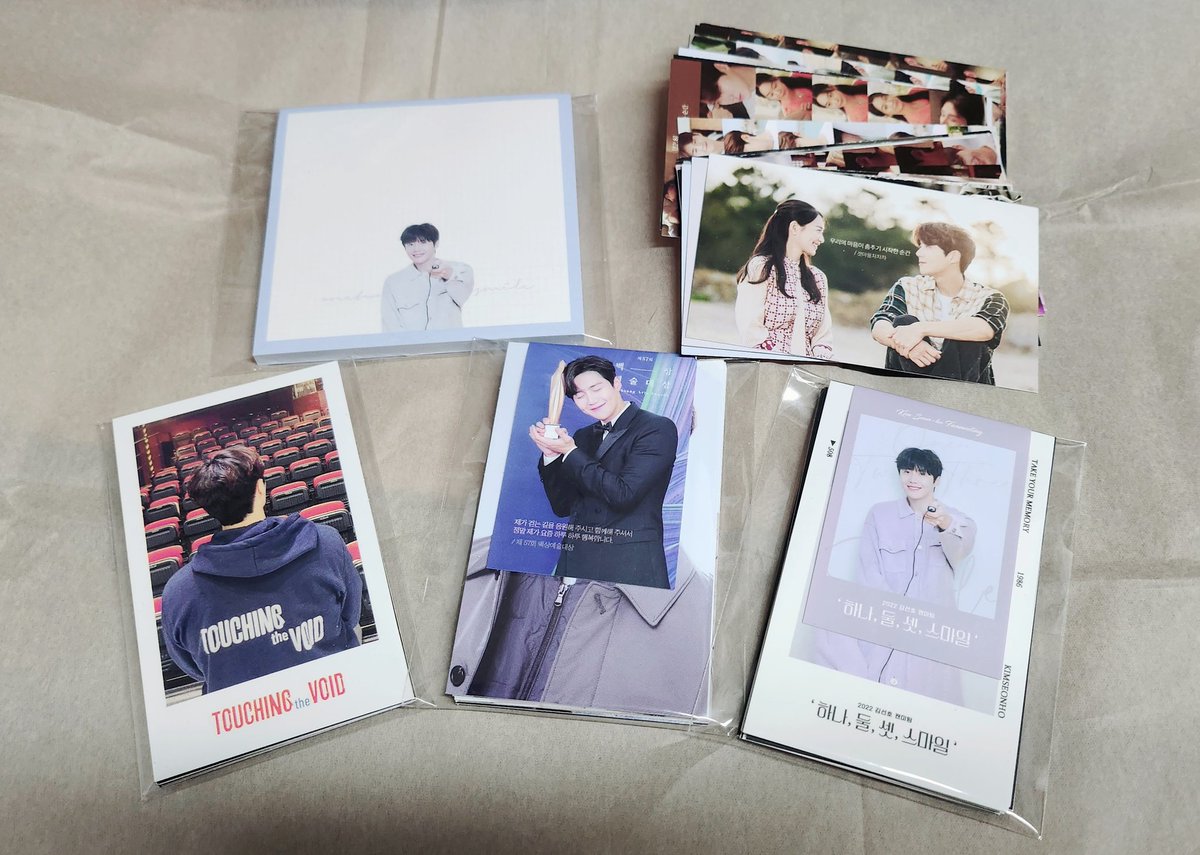 prefer_firefly's tweet photo. @seonho_record 

보자마자 감탄 과 감동 🥹 🫶
너무 너무 이쁜 굿즈 나눔 감사합니당😍💙 https://t.co/hAvsmyFOAz