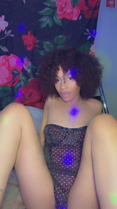 Live now come join me ! 💦  https://t.co/iPVqHplpo9 https://t.co/GHhG27zoiu<a href="/tag/soundcloud"class="tags"><span>#soundcloud</span></a>