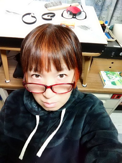 今見ると目の大きさに左右の差は無いよなぁ🙄。肌以外は修正ナシ。だから前髪切りすぎたんだって💦。 