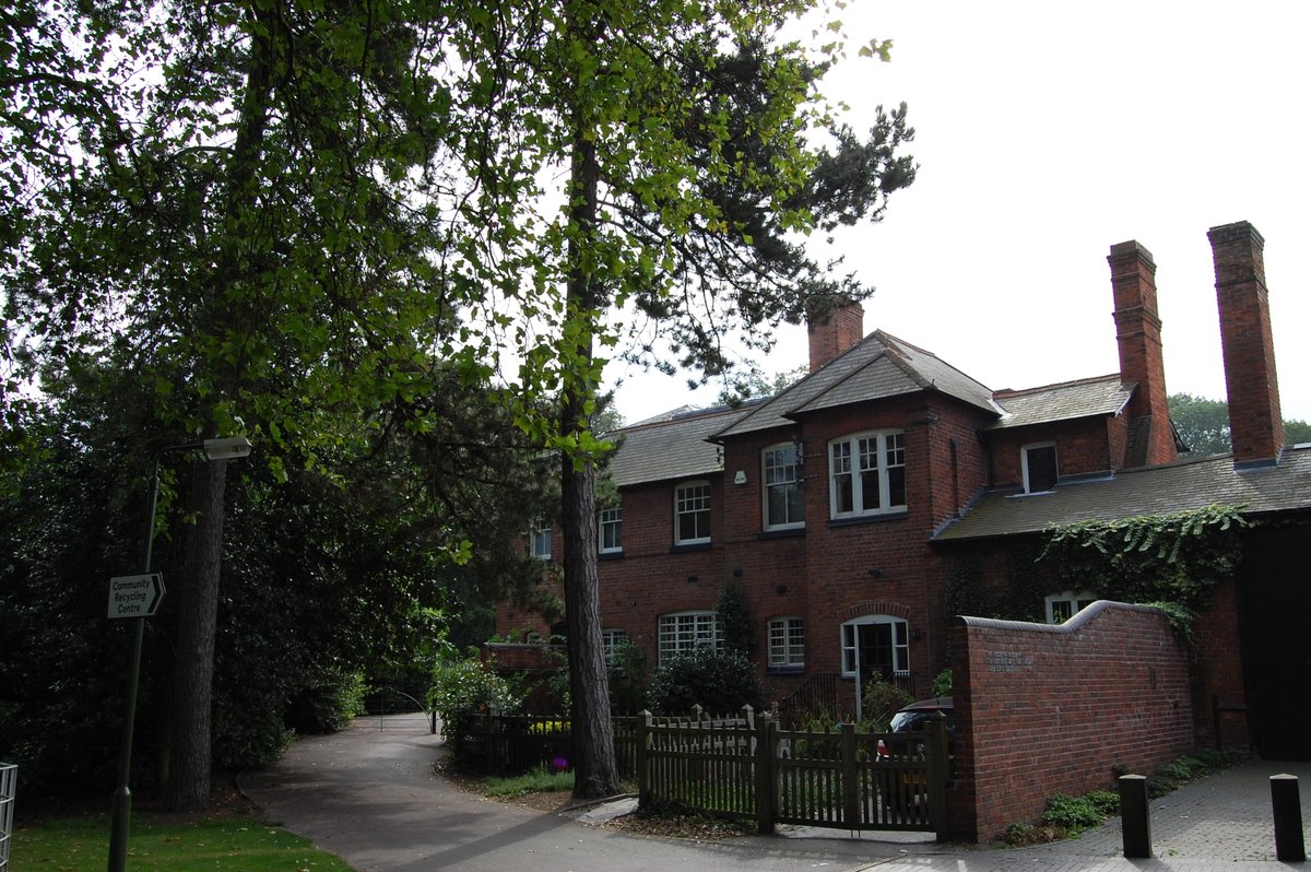 🌳 Essential tree maintenance is due to take place at Bantock House Museum on Thursday 22 and Friday 23 February. This therefore means there will be no access via the drive to the car park on these days. We apologise for any inconvenience caused. The tea rooms will still be open.