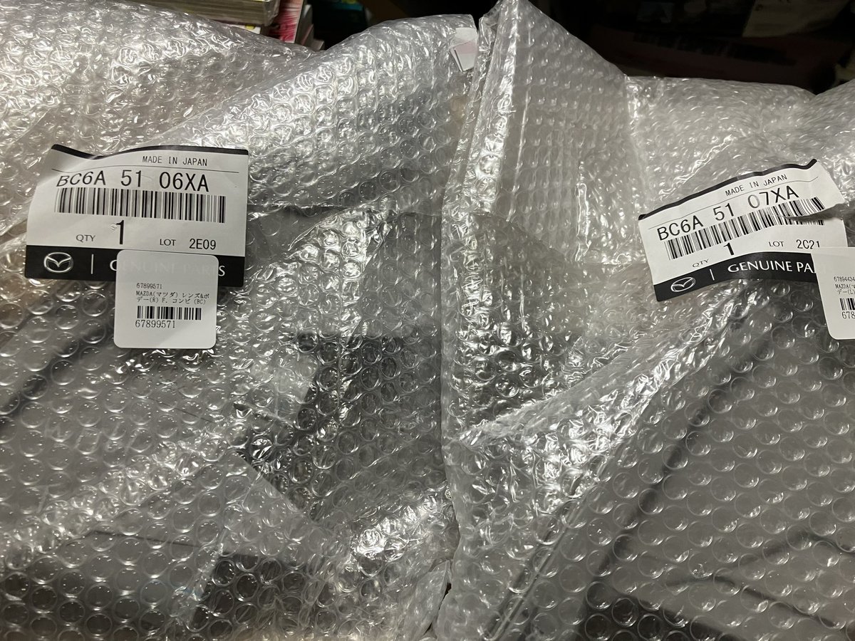9jGOOaXD4k5pzu1's tweet photo. ランティスの輸出用フロントコンビランプ、ダメ元で注文したらまだ買えました。
#マツダ #ランティス #323f https://t.co/jegAKpSOtj