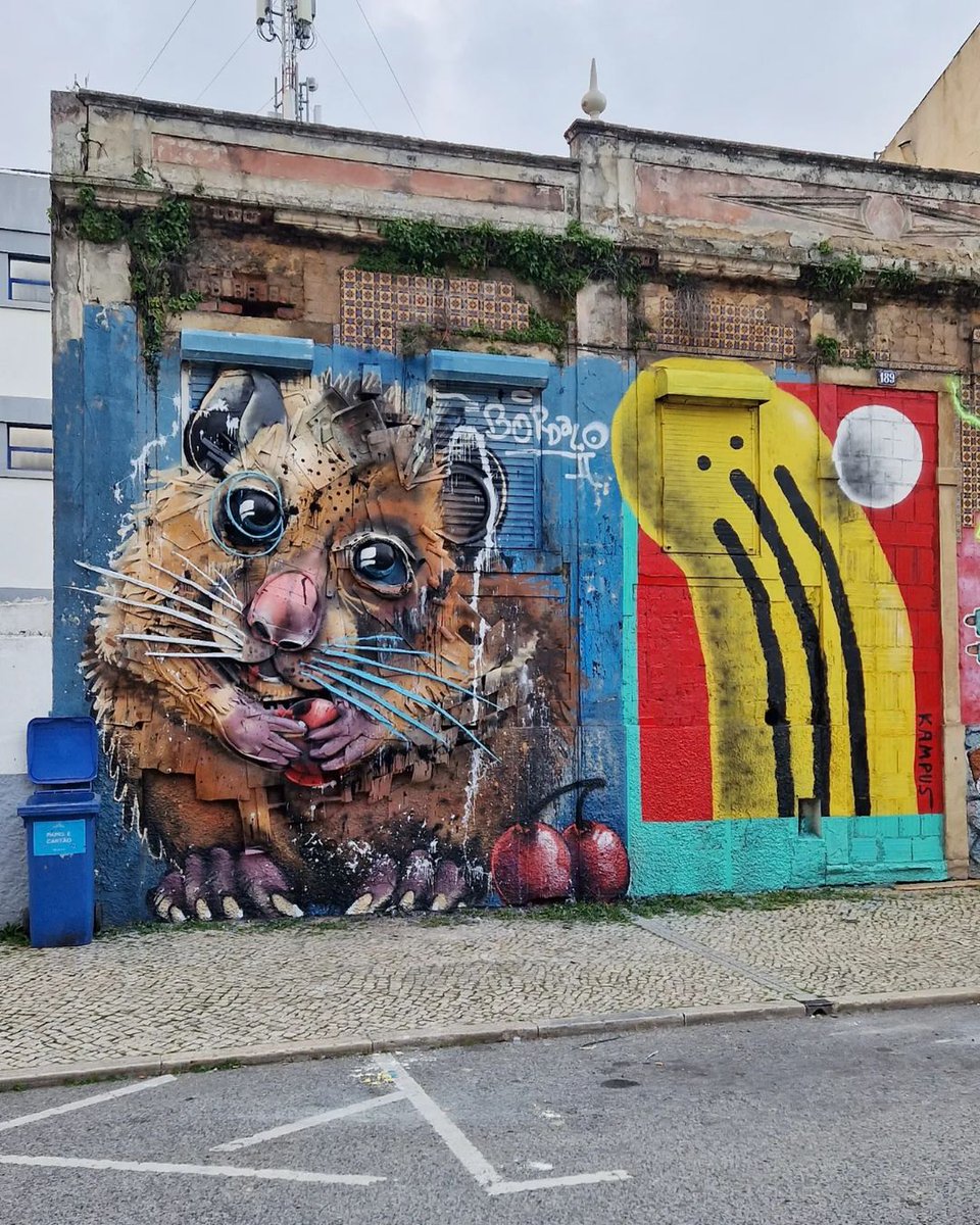 brababella's tweet photo. #Streetart by #BordaloII + #KAMPUS @ #Lisbon, Portugal, for #CordeChelasFestival
More pics at: https://t.co/zTfD804TnQ
#lisboa #streetartLisbon #streetartPortugal #Portugalstreetart #arteurbana #urbanart #murals #muralism #contemporaryart #artecontemporanea https://t.co/dBhCkmTEp7
