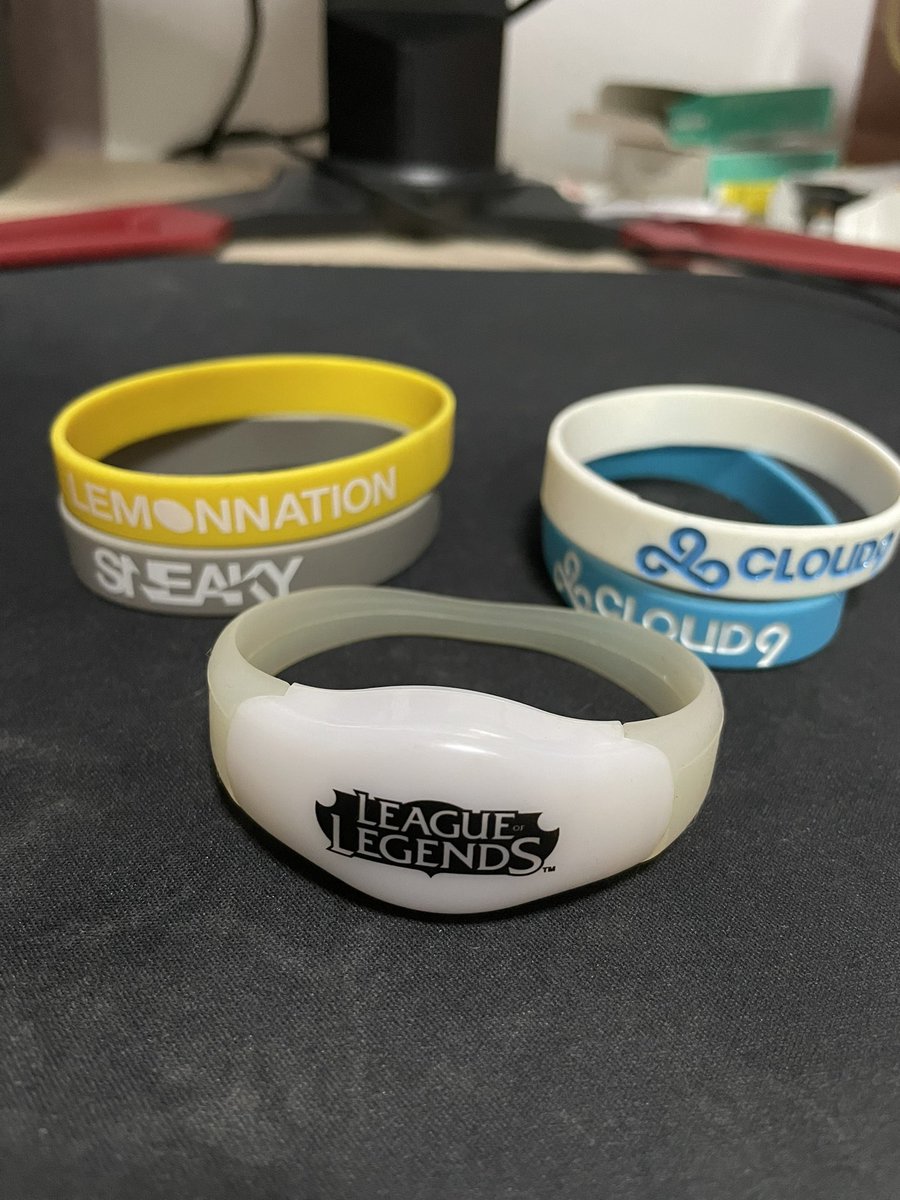 TheFluffyIron's tweet photo. The light up bracelet still works too! #Cloud9 https://t.co/xV7u4zx0S1