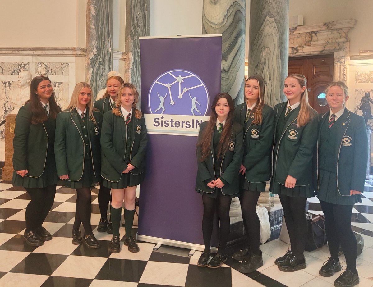 Our @StCeciliasDerry SistersIN Girls ready to enjoy a day of celebrating female entrepreneurial leadership. It's going to be a great day 💚@SistersIN_HQ