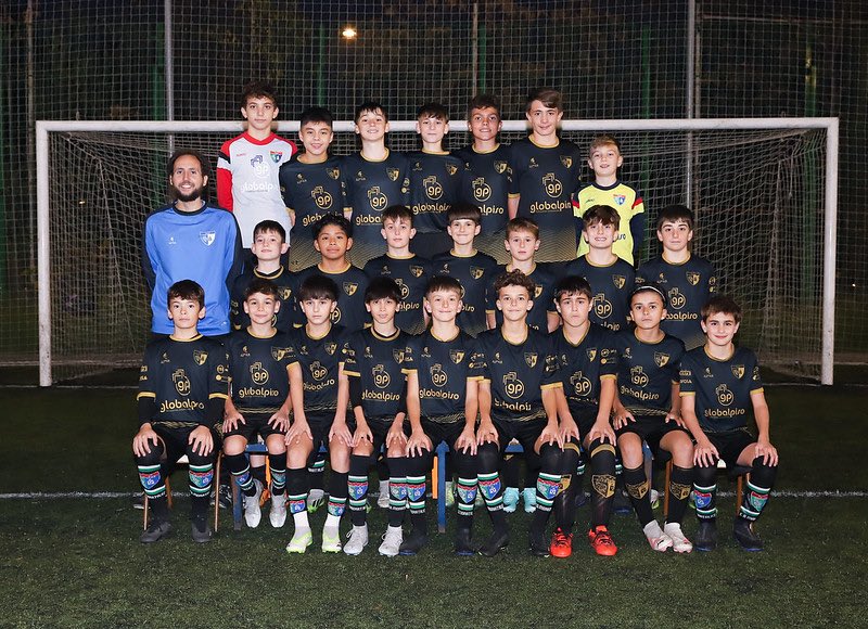 edmoratalaz's tweet photo. Equipo Infantil B 🖤💛
Sigue trabajando duro día tras día para alcanzar sus metas en el campo.
Durante esta semana, nuestros jóvenes jugadores han estado enfocados en mejorar su técnica, táctica y trabajo en equipo en los entrenamientos.

¡Seguimos adelante! 
 #InfB #vamosmorata https://t.co/wcQXUYkP48