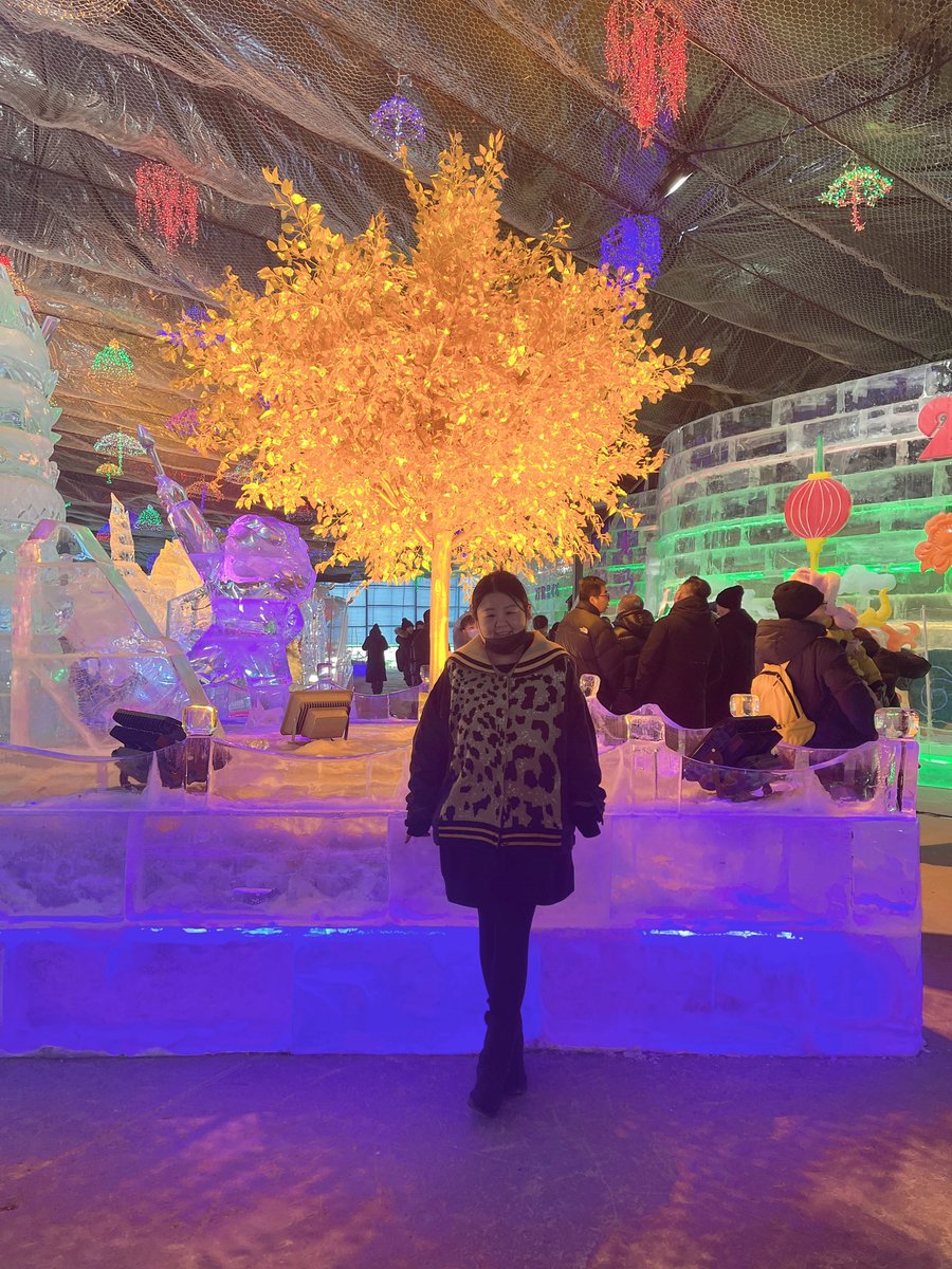 laviniaBBW's tweet photo. 头没梳，脸没洗，逛冰灯，冻死了……（图也没修） https://t.co/50Ekxf2Pvs