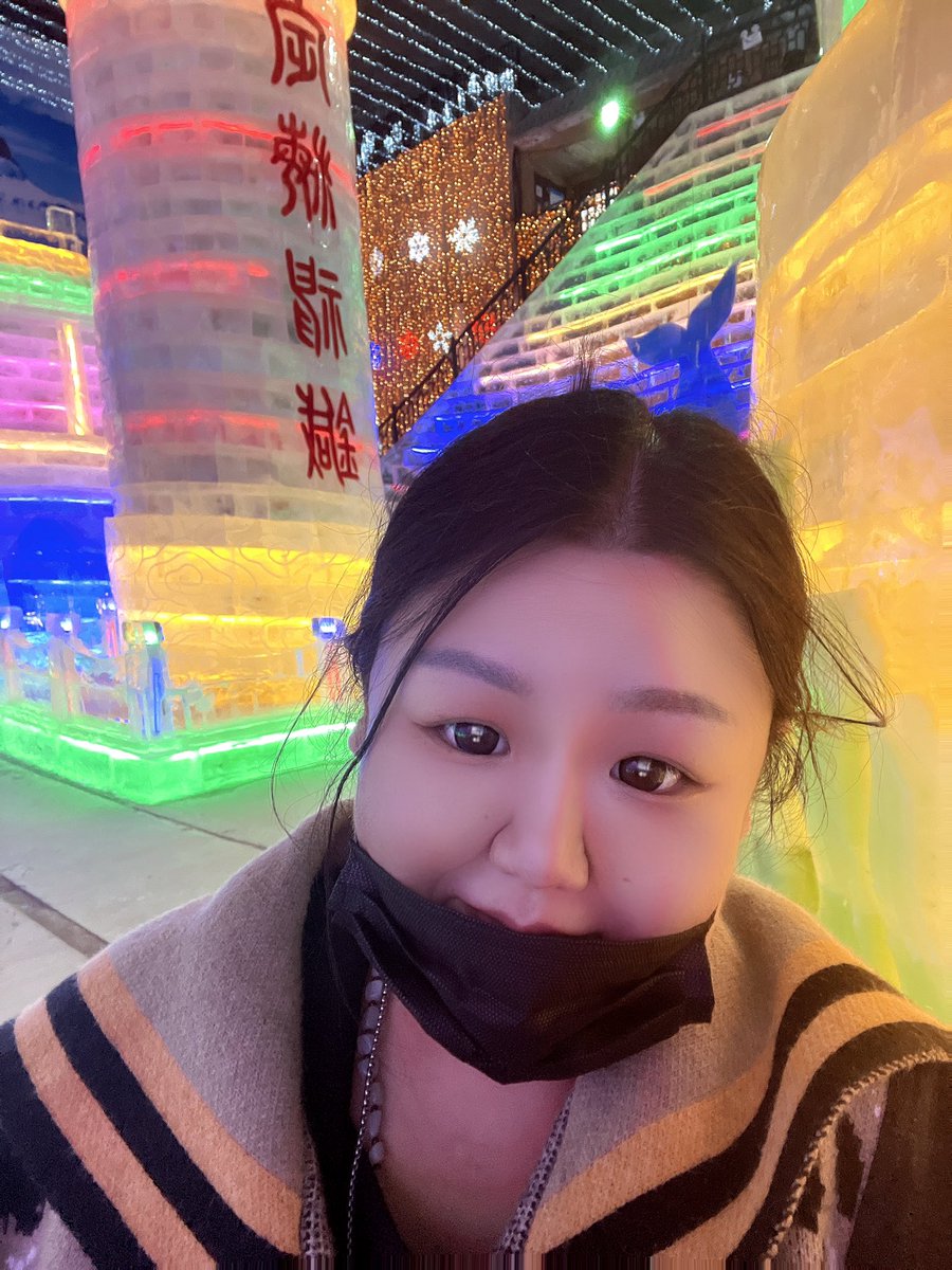 laviniaBBW's tweet photo. 头没梳，脸没洗，逛冰灯，冻死了……（图也没修） https://t.co/50Ekxf2Pvs