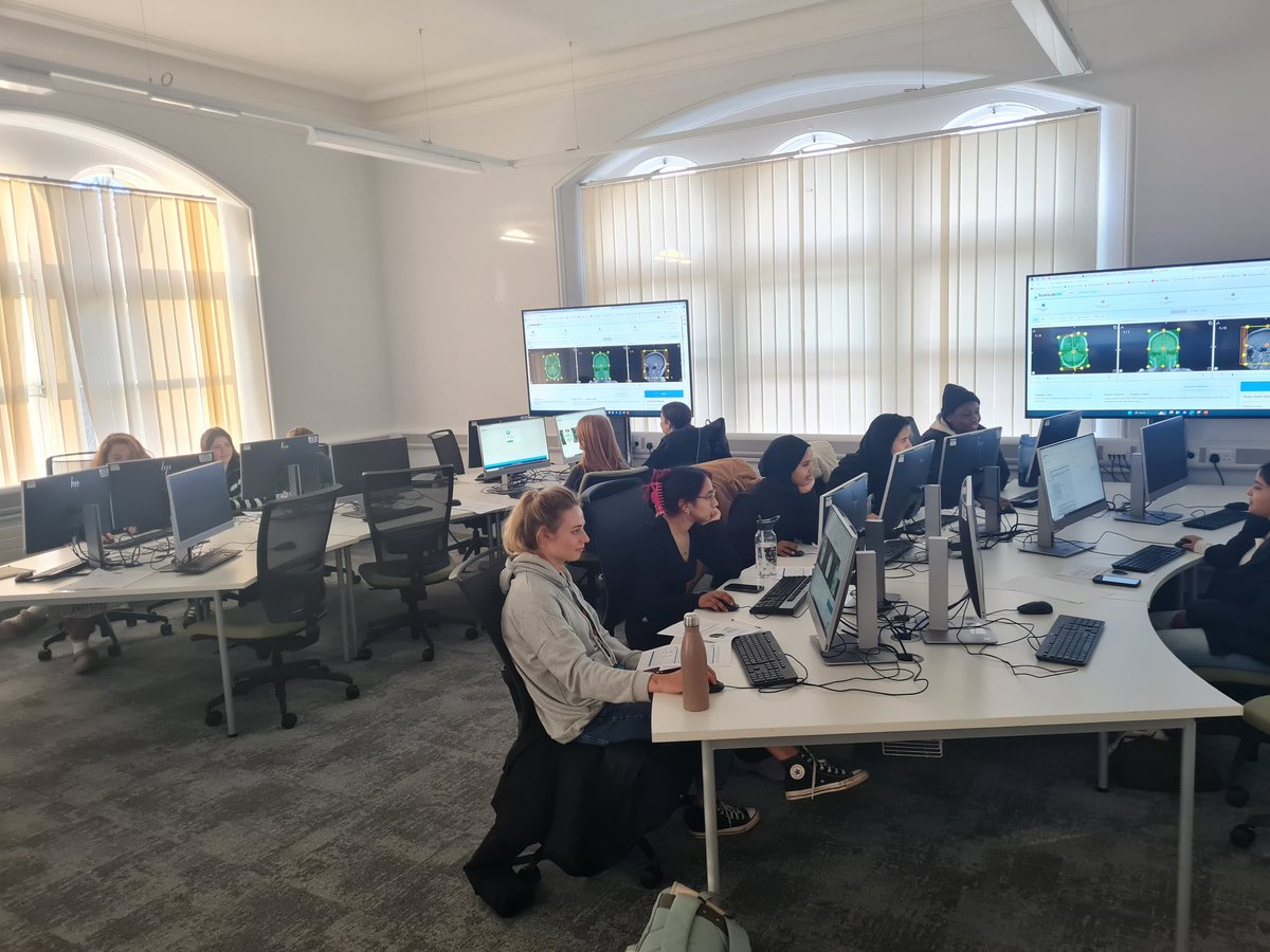 IoeleI46916's tweet image. introducing undergraduate students to the fascinating world of MRI, equipping them to meet the new HCPC guidelines for MRI competency. 🎯
Kudos to the incredible team ScanLab  for developing such a realistic and immersive training tool 🚀#MRItraining #Scanlab #uwebristol