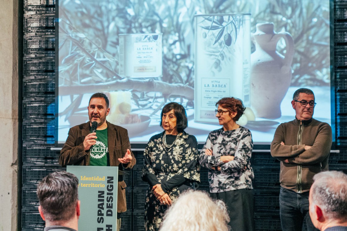 Foro_READ's tweet photo. La exposición de #FSWD sigue su curso en #Madrid después del éxito de su inauguración. En ella pudimos ver, entre otros, a Javier Sanz, Presidente de @di_mad, Teresa Riesgo Alcaide, Secretaria General de Innovación de @CienciaGob. Sigue... 👇 https://t.co/PuLWjyUKJF
