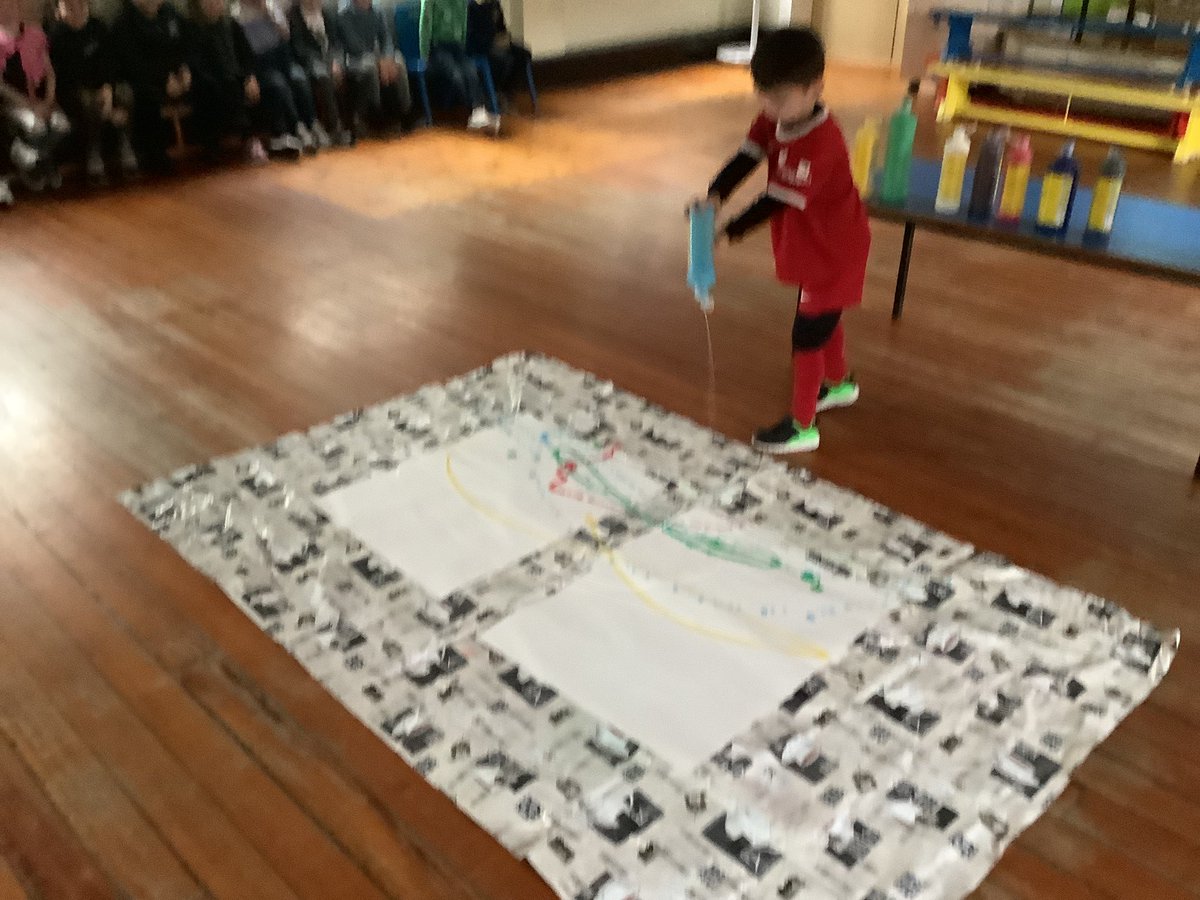 Y3HazelClass's tweet photo. 🖼️ 🎨 👨🏼🎨
In #PinehurstArt we have been studying the work of #JacksonPollock & on Friday we made our own piece of Pollock-inspired artwork whilst listening to some jazz music 🎶(Jackson’s favourite) ❤️
❓What do you think of our artwork?💭
🌲@PinehurstP #ExperienceExcelEnjoy🌲 https://t.co/3mXtL2TNeM
