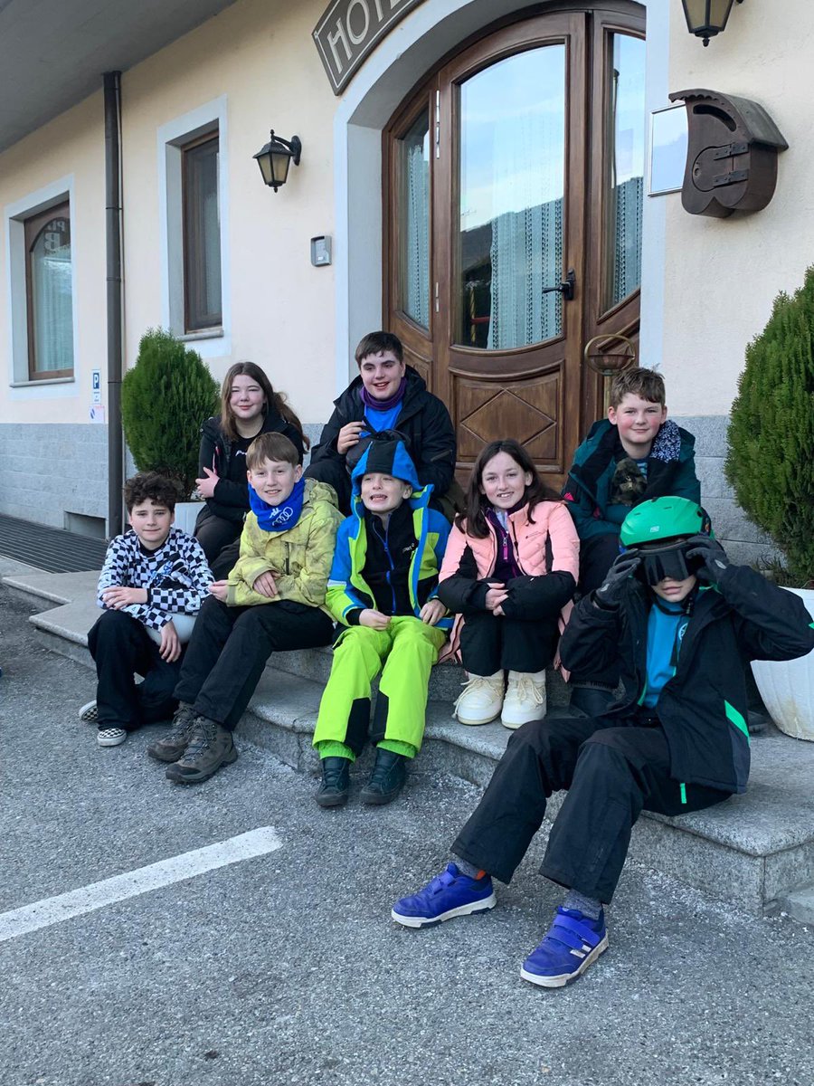 Wellow House skiers in Pila, Italy 🇮🇹 🎿 

#wellowhousetrips
#alphaschools