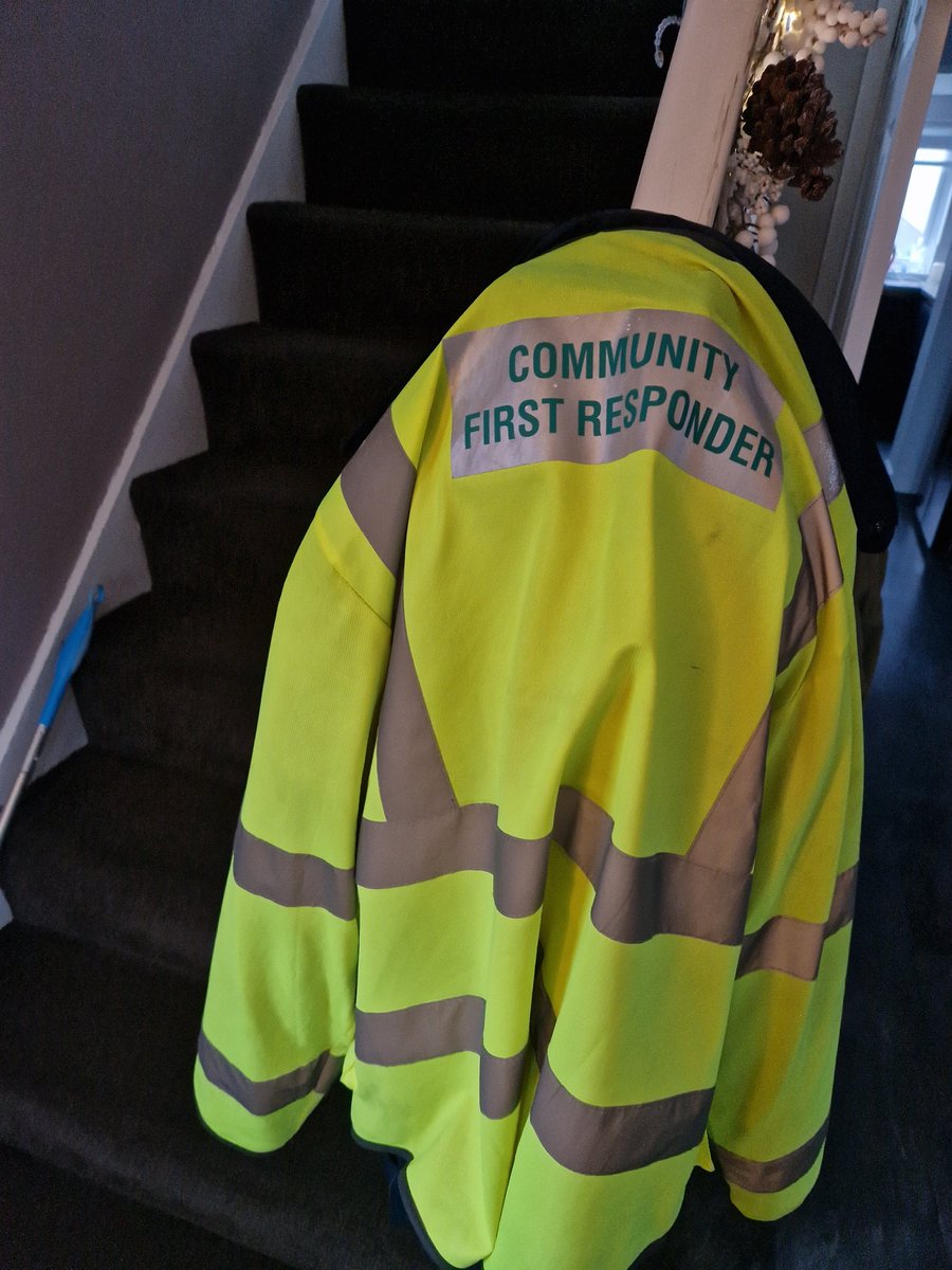 Morning everyone 
On duty in a very cold Sheffield 
Have a fantastic and safe day 💚
<a href="/YASCFR/">YAS CFRs</a>