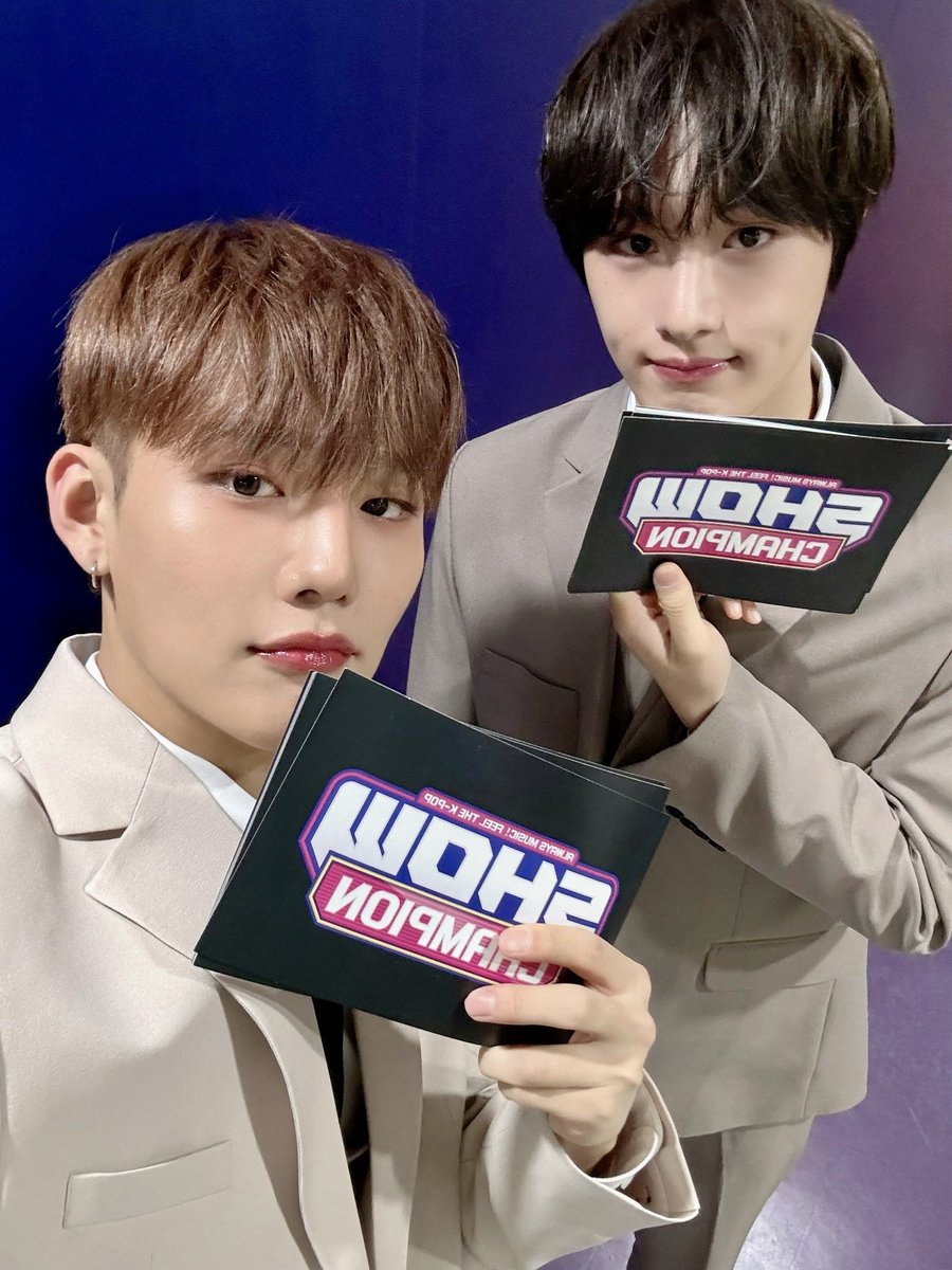 CIX_Official's tweet photo. 스페셜 MC 승훈, 현석📸

#CIX #씨아이엑스 #BX #승훈 #배진영 #용희 #현석 #0_or_1 #Lovers_or_Enemies https://t.co/00yqYKZe8M