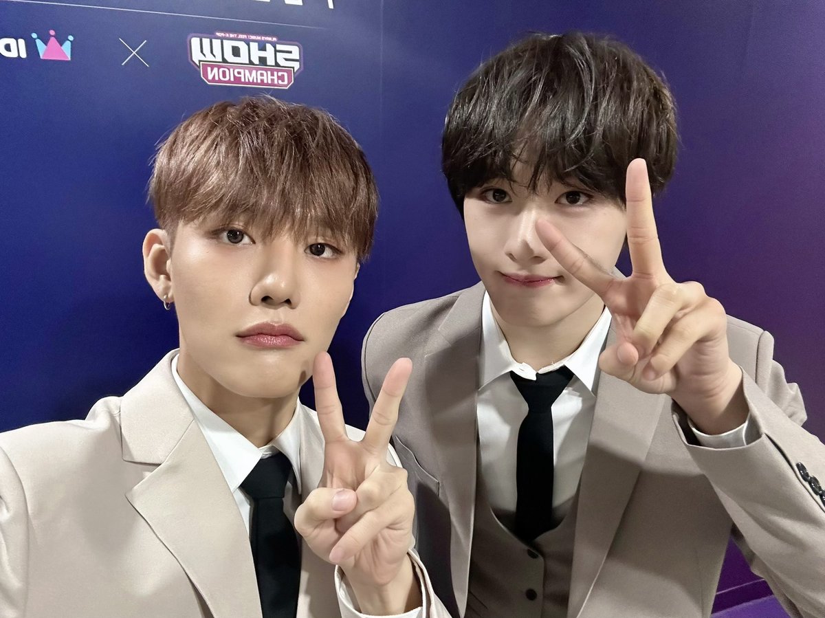 CIX_Official's tweet photo. 스페셜 MC 승훈, 현석📸

#CIX #씨아이엑스 #BX #승훈 #배진영 #용희 #현석 #0_or_1 #Lovers_or_Enemies https://t.co/00yqYKZe8M