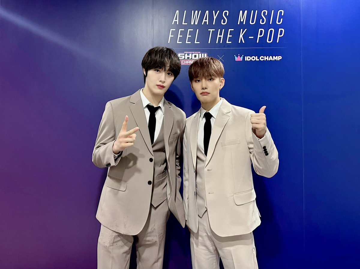 CIX_Official's tweet photo. 스페셜 MC 승훈, 현석📸

#CIX #씨아이엑스 #BX #승훈 #배진영 #용희 #현석 #0_or_1 #Lovers_or_Enemies https://t.co/00yqYKZe8M