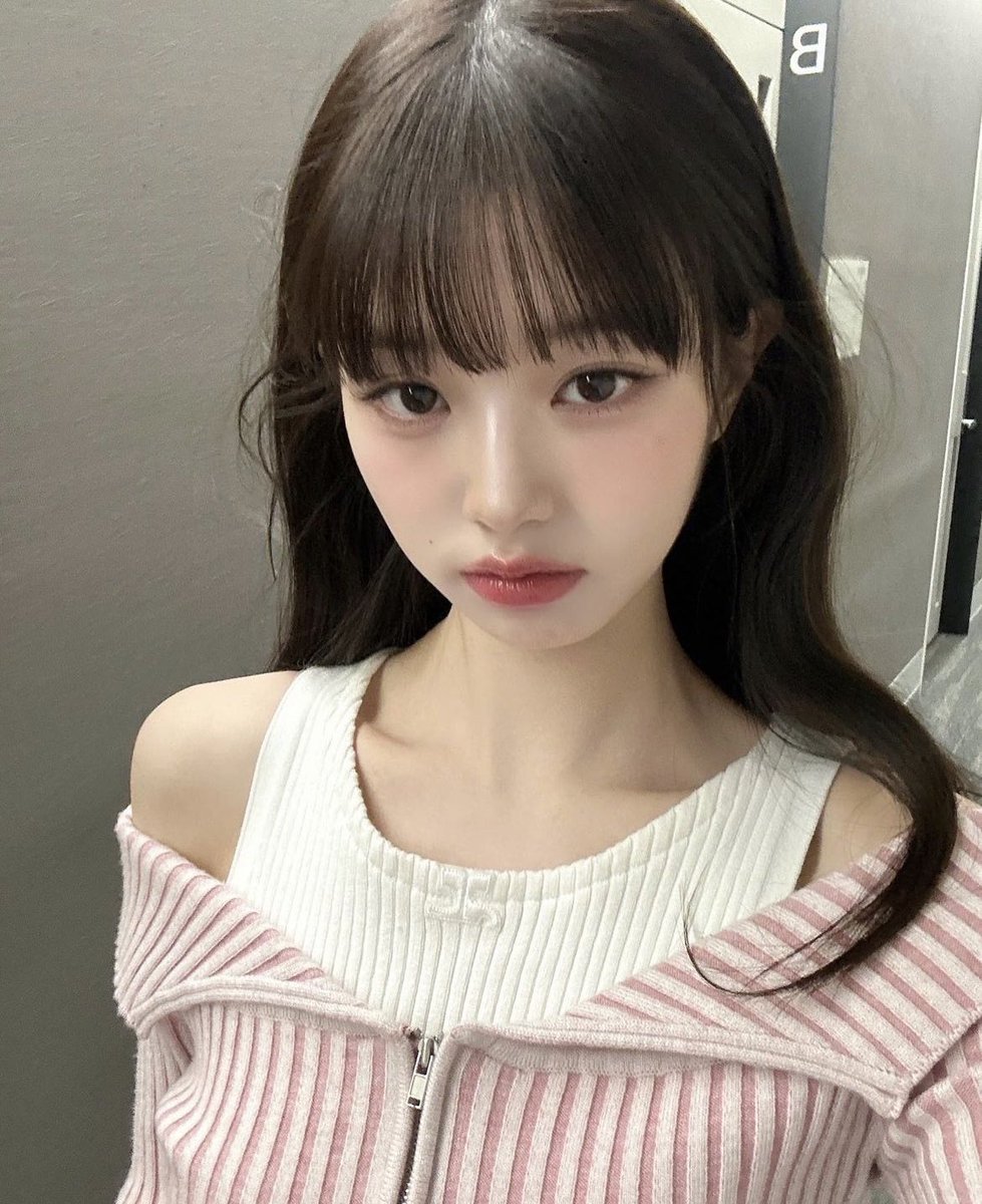 kawaiikawaiiv's tweet photo. 芸能人や飛び抜けて可愛い子って、一切余白がない😦！だから大抵どんな髪型をしても似合うし、パーツが大きく見えて映える。“無駄な余白がない“というだけで一気に垢抜ける。ダイエットがいちばんの整形と言われているのも納得。 https://t.co/FbCIYNJkg5