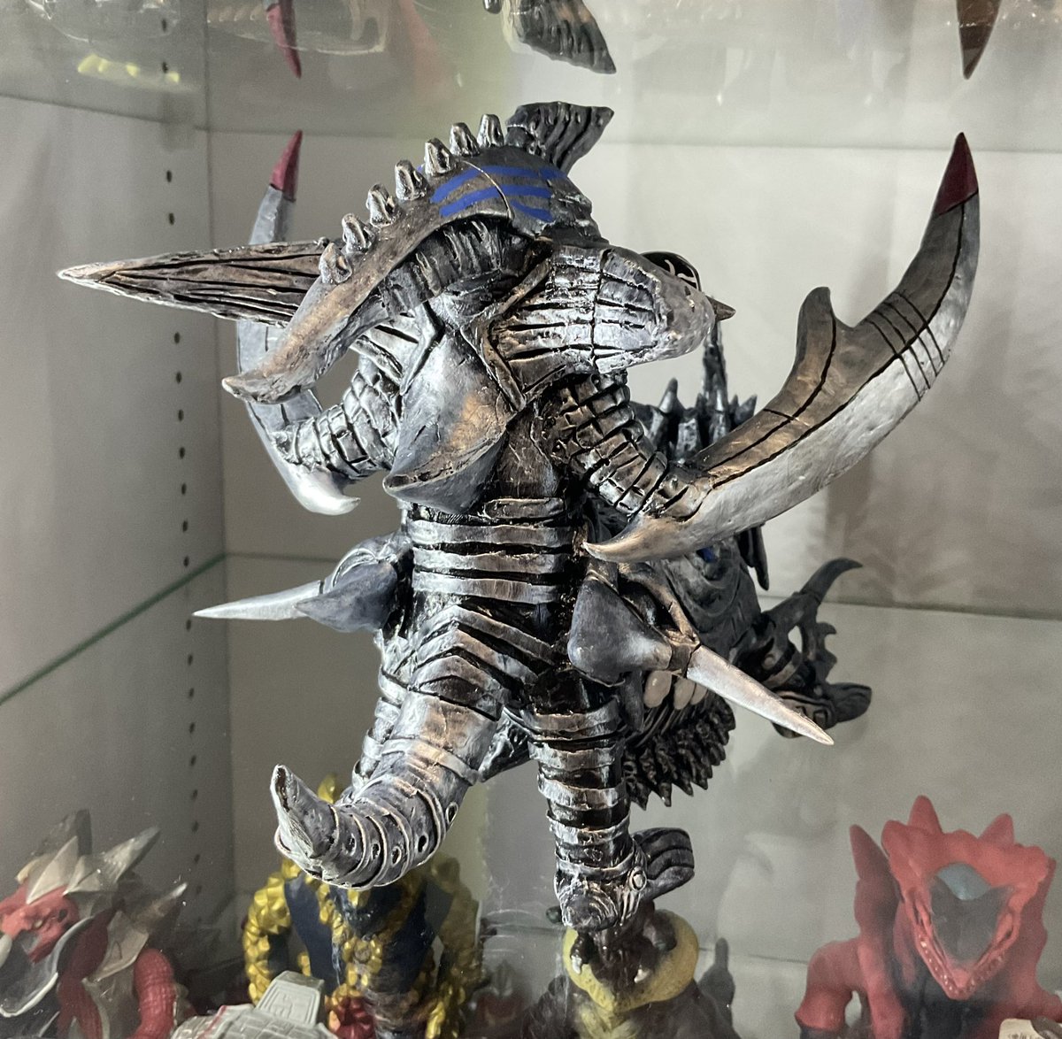 中国の個人制作のギガバーサーク
合成樹脂製？
所々違う所もあるけど大きいからヨシ！