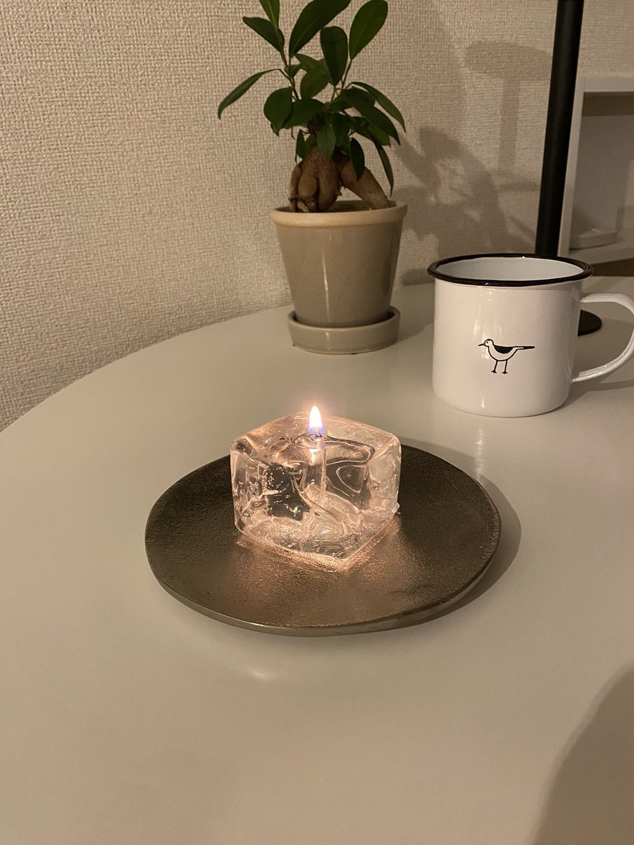 hiyori__1204's tweet photo. 氷のようなキャンドル🕯
揺らめく火と金木犀の香りで癒しの空間に https://t.co/7WfYChBD6j
