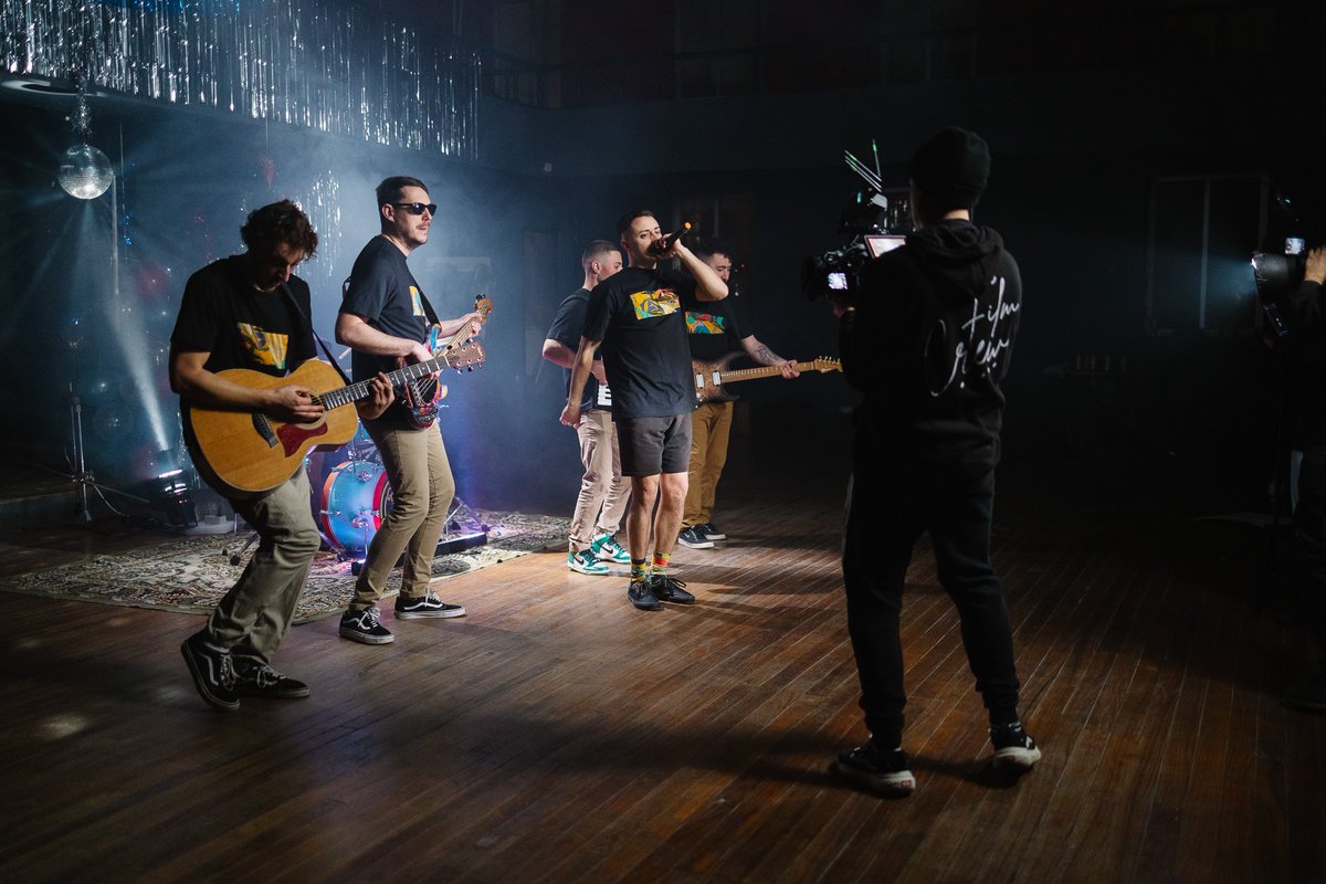 culturactivaSCG's tweet photo. 👏 A Quinkillada fai a súa estrea exclusiva dun novo tema e videoclip este xoves en Mondo Sonoro. Estate atenta!
📷: Senda Picallo https://t.co/gIMa66jkz3