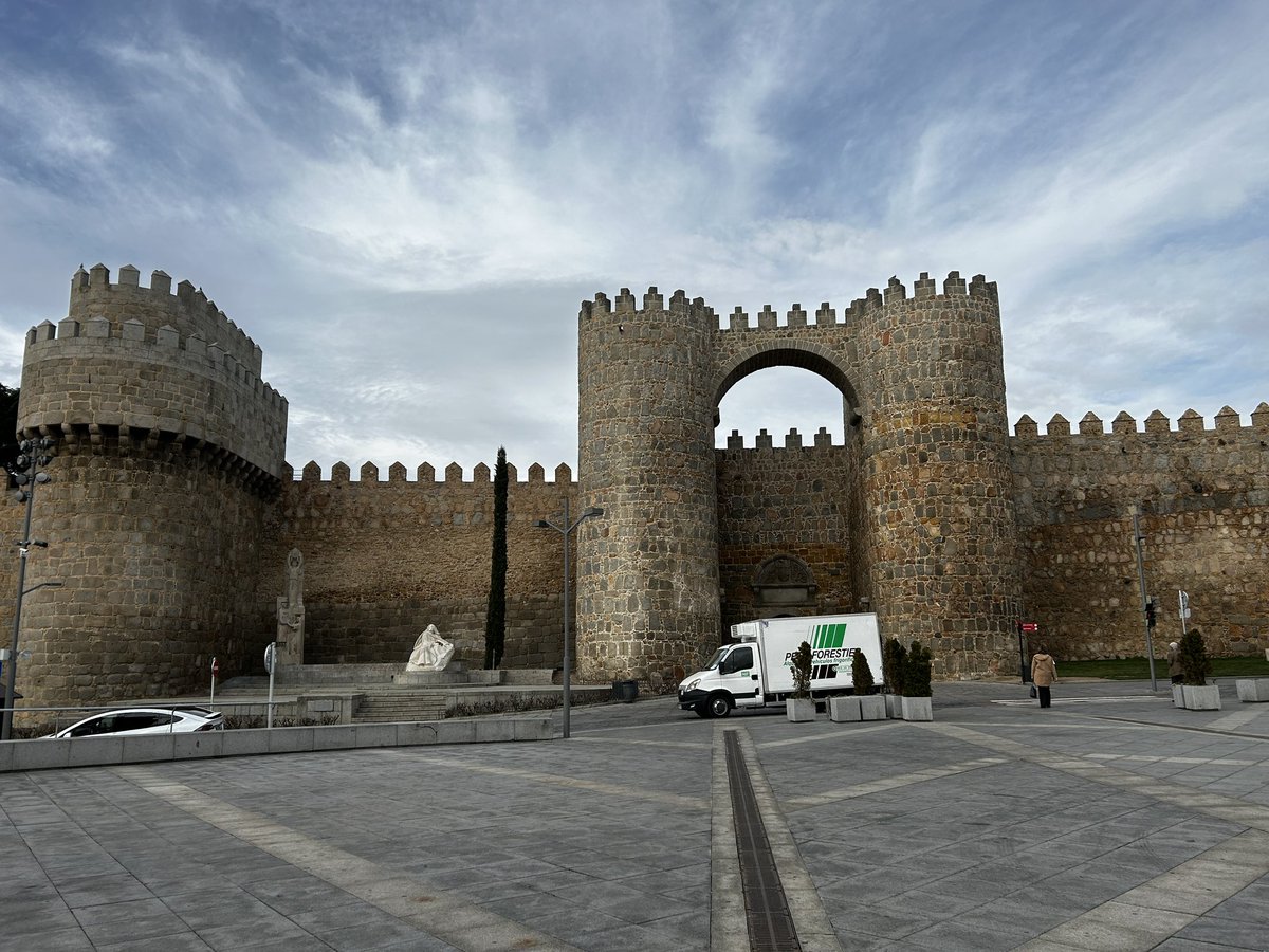 RubenMG_Burg's tweet photo. Hoy des Ávila celebrando la gala de los #STGAwards  para premiar y reconocer a nuestras #TalentGril https://t.co/u2FWtTuf06