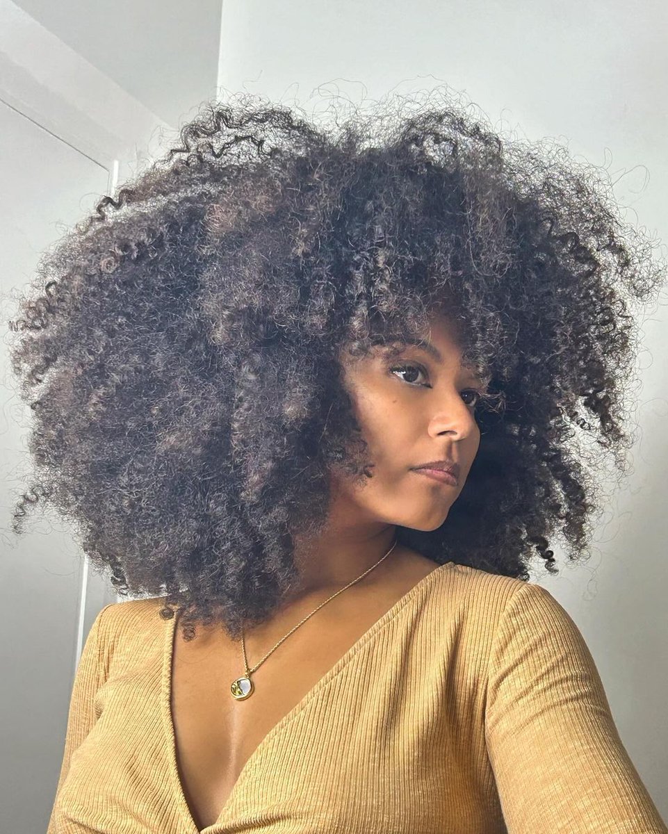 curlhairstyle's tweet photo. This is curly. This is curled.    
📸: olovesuuu 
.
.
#curlyhairstyle #curlhair   #volumehair   #hairgoals #hairideas #hairfashion     #naturalhair #hair #hairstyle #beautiful #beautifulhair #cachos #cachinhos #curlyhairgirl #curlygirl #lovemycurls #healthycurls https://t.co/Ld2r615qLt