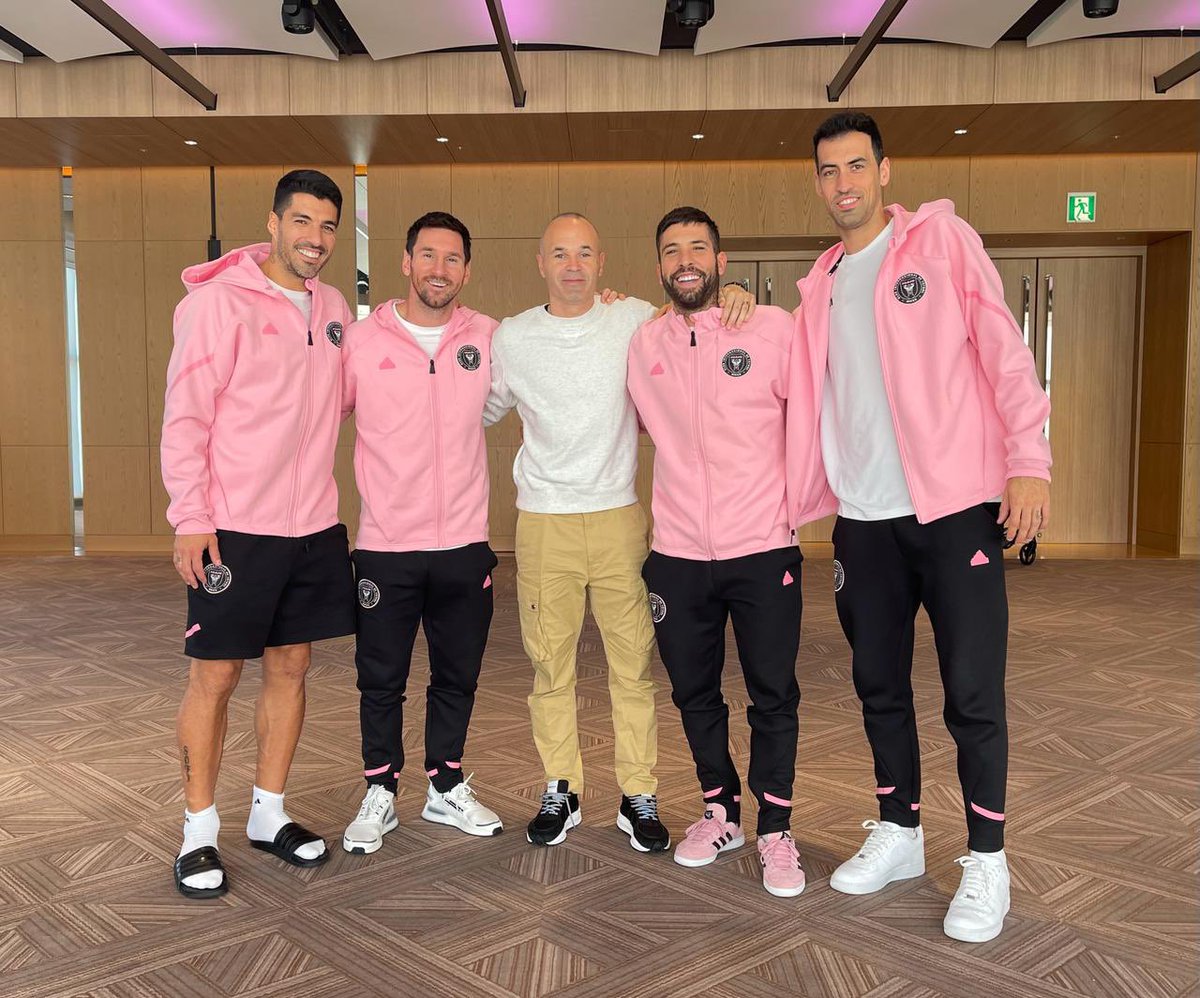 ActuFoot_'s tweet photo. Andrés Iniesta est passé faire un coucou à ses amis de l’Inter Miami ! 🇺🇸👋

Nostalgie. ✨ https://t.co/aoJBQ1uwh6