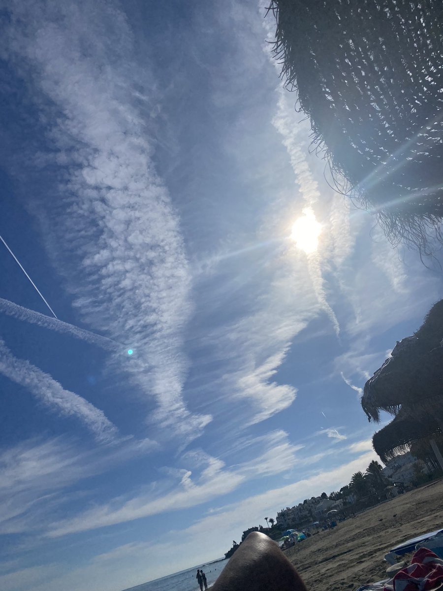 SeanCodling's tweet photo. @DELTA9_DELTA9 @birgittasauer1 @Chemtrail101 @WeatherGirlofLA @Gp1ggy1 @garfybloom @JayneJ07 @Real1FisherMan @Elizabe32413720 @JoshWhoX @alex_meechan This was from Spain last year #GeoEngineeing in plain sight! 👇 https://t.co/AqUxoATn9o