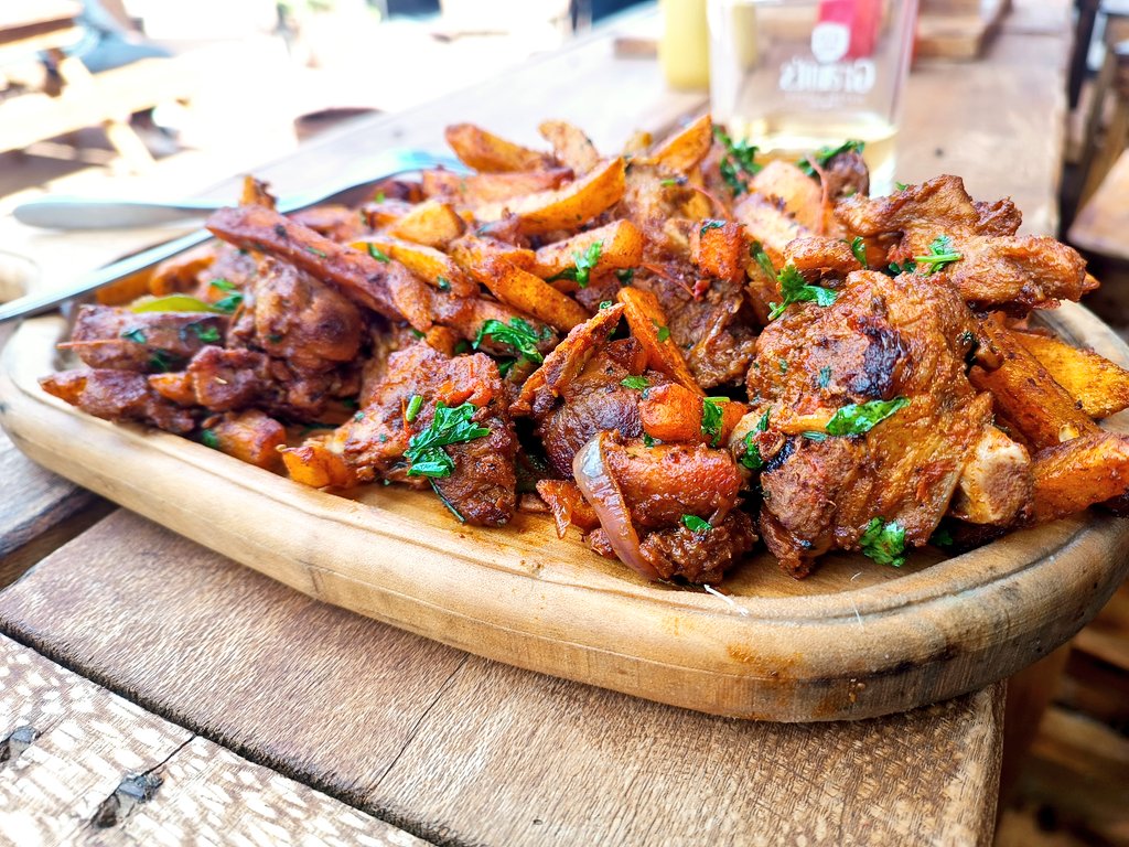 MunchDen's tweet photo. That type of Wednesday 😉
📍 @MunchDen 
🤙🏾 0711968496
Tell a friend https://t.co/JjIc1MDGtE