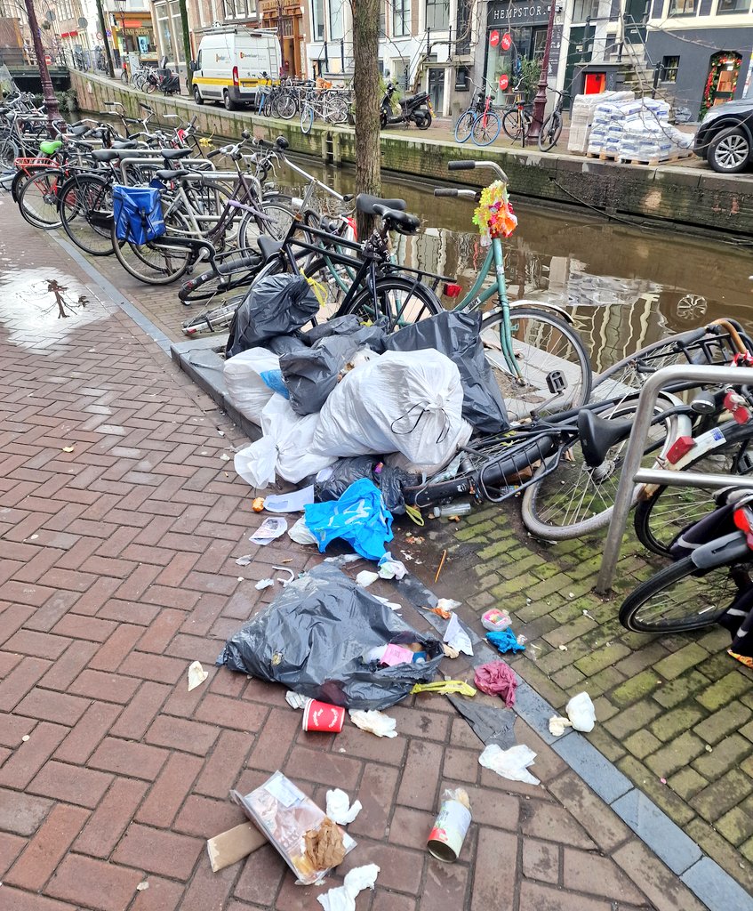 MarcelDellebeke's tweet image. #Wallen @020centrum woensdagochtend 

#vuilnisbelt #dumpzone 
#ongediertecultivering