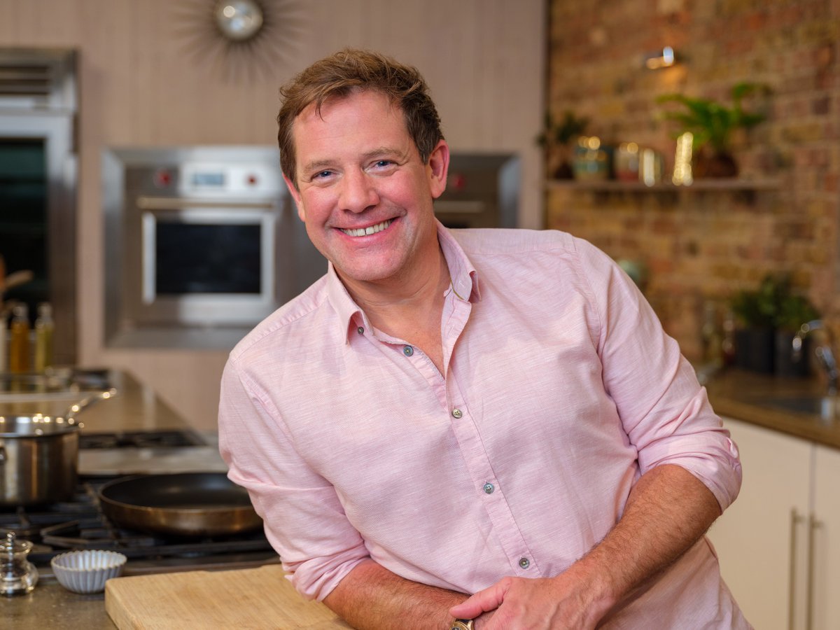 Join us tomorrow for more of our favourite #SaturdayKitchen moments! @matt_tebbutt's lined up delicious dishes from @DiscoBistroLDN, @chefviveksingh, #RavneetGill & @Chinghehuang! Plus comedy legend #JoBrand faces her Food Heaven or Food Hell! #BestBites at 09.45am on @BBCTwo!