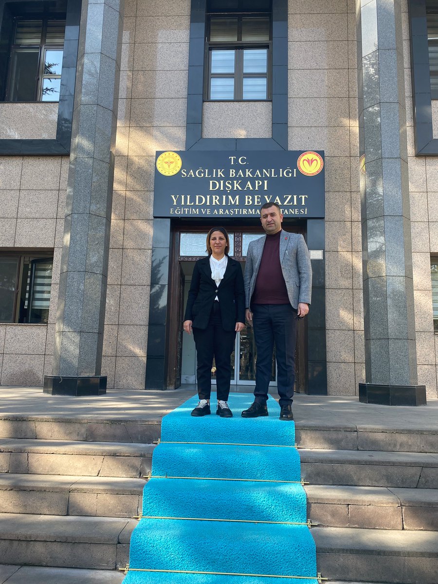 muratvilkenTR's tweet photo. Dışkapı Yıldırım Beyazıt Eğitim ve Araştırma Hastanesinde sağlık çalışanlarımızı ziyaret ederek hal ve hatırlarını sorduk.
Ziyaretimizde, kardeşimiz @YUlusoylu n alakası için çok teşekkür ederim.

Tüm emekçi kardeşlerimizin yanında olduğumuzu tekrar olarak yineliyorum.

#YardimcıHizmetlerSınıfı @SaHaDernegi