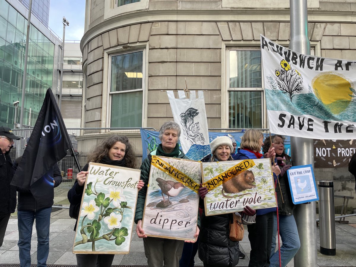 Campaigners from ⁦@SaveTheWye⁩ .  outside Cardiff’s Civil Courts this morning. More ⁦@BBCNews⁩ ⁦@bbcmtd⁩ ⁦@bbchw⁩ ⁦@JonahFisherBBC⁩ #riverwye