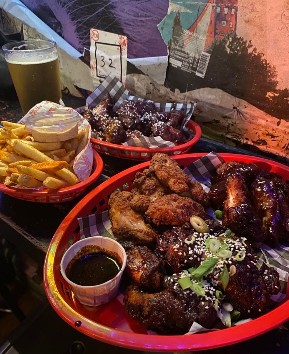 firststreetmcr's tweet photo. There’s only one place to be for the Super Bowl this Sunday. Open till late, no bookings AND freebies are being given away at @bunnyjacksons! Get down early to avoid disappointment 🏈🇺🇸🏈🇺🇸 #FirstStreetMCR #superbowlsunday  #manchester https://t.co/MwbYzwzLFy