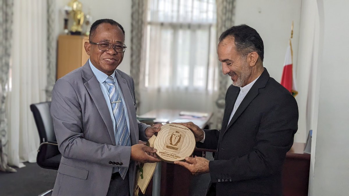 La coopération militaire entre Madagascar et Iran a fait l’objet d’une discussion entre le Ministre des Forces Armées, et SEM Hassan ALIBAKHSI, Ambassadeur de la République Islamique d’Iran à Madagascar, lors de la visite officielle qu’il a effectué ce Mercredi 7 Février 2024.