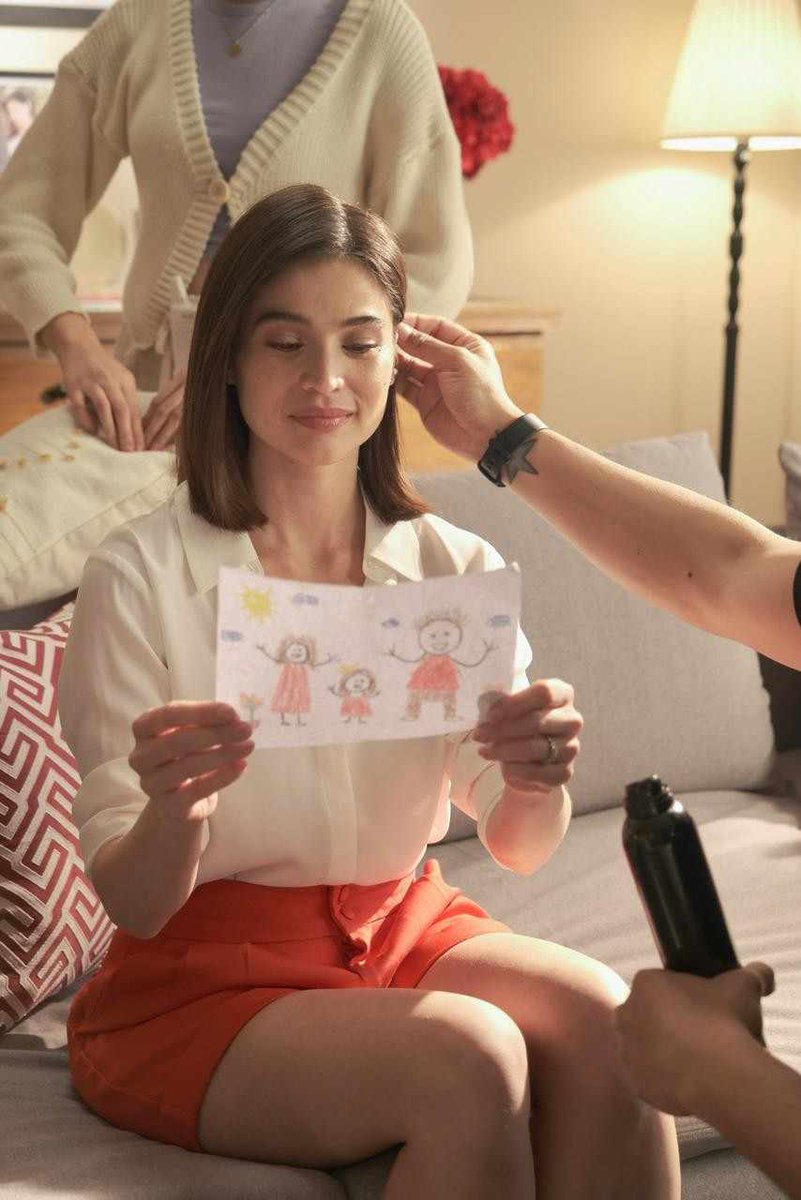 seyerell's tweet photo. Nakauwi na ba lahat sa Pinas  para sa birthday ni Miss @annecurtissmith? Dapat lang  kasi may pasabog sya sa para atin.
Abang-anne on February 9!
#AbangAnne https://t.co/TxEKHRzZwr