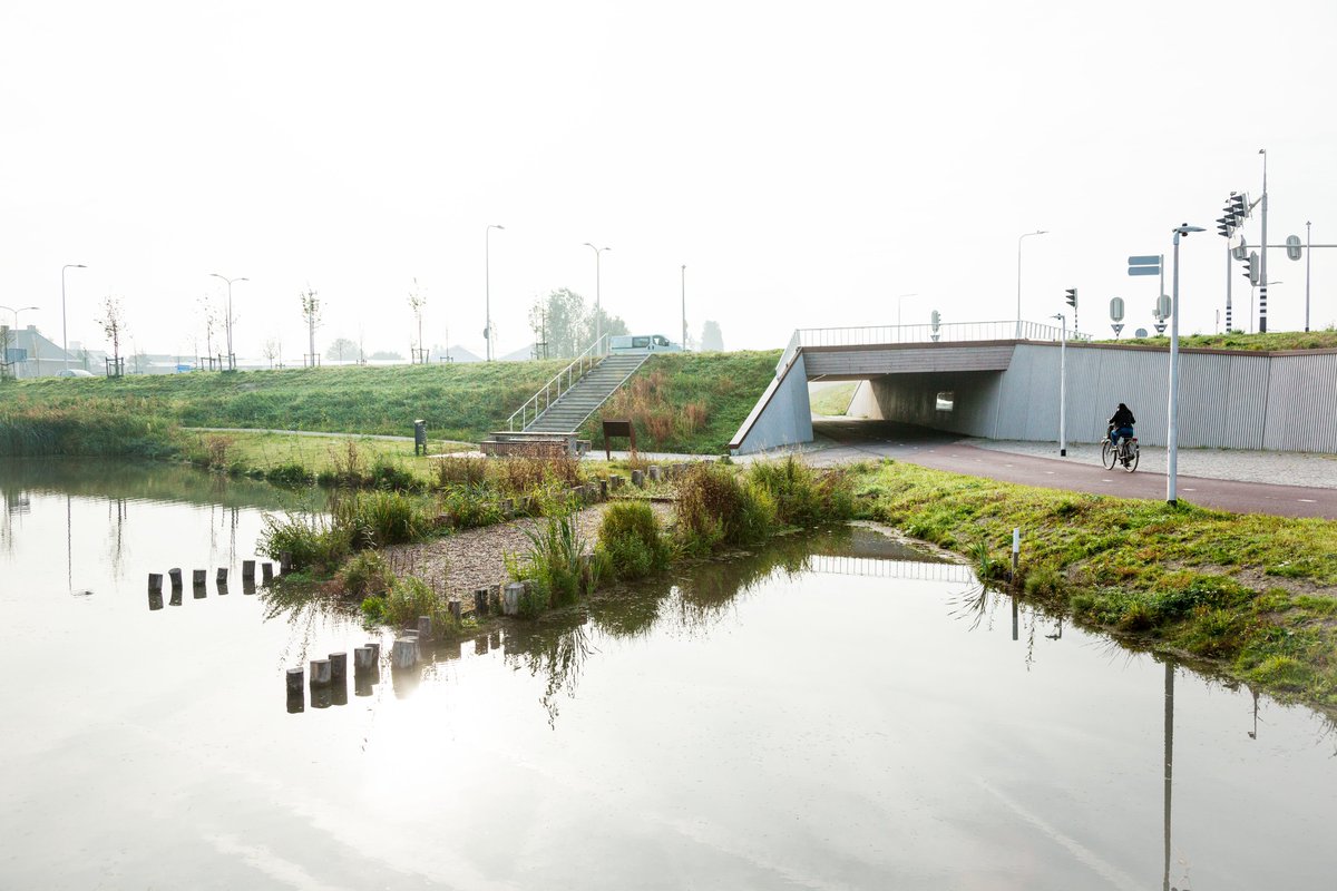 ZJArch's tweet photo. The Tjalmaweg between Leiden & Katwijk crosses the UNESCO site marking the ancient Roman Empire's border, known as the ‘Limes’. It integrates Roman excavations, including a rebuilt section of the original road. Read more https://t.co/H40RSItPFF #ZJA @BoschSlabbers https://t.co/WWZ2ZgTPtY