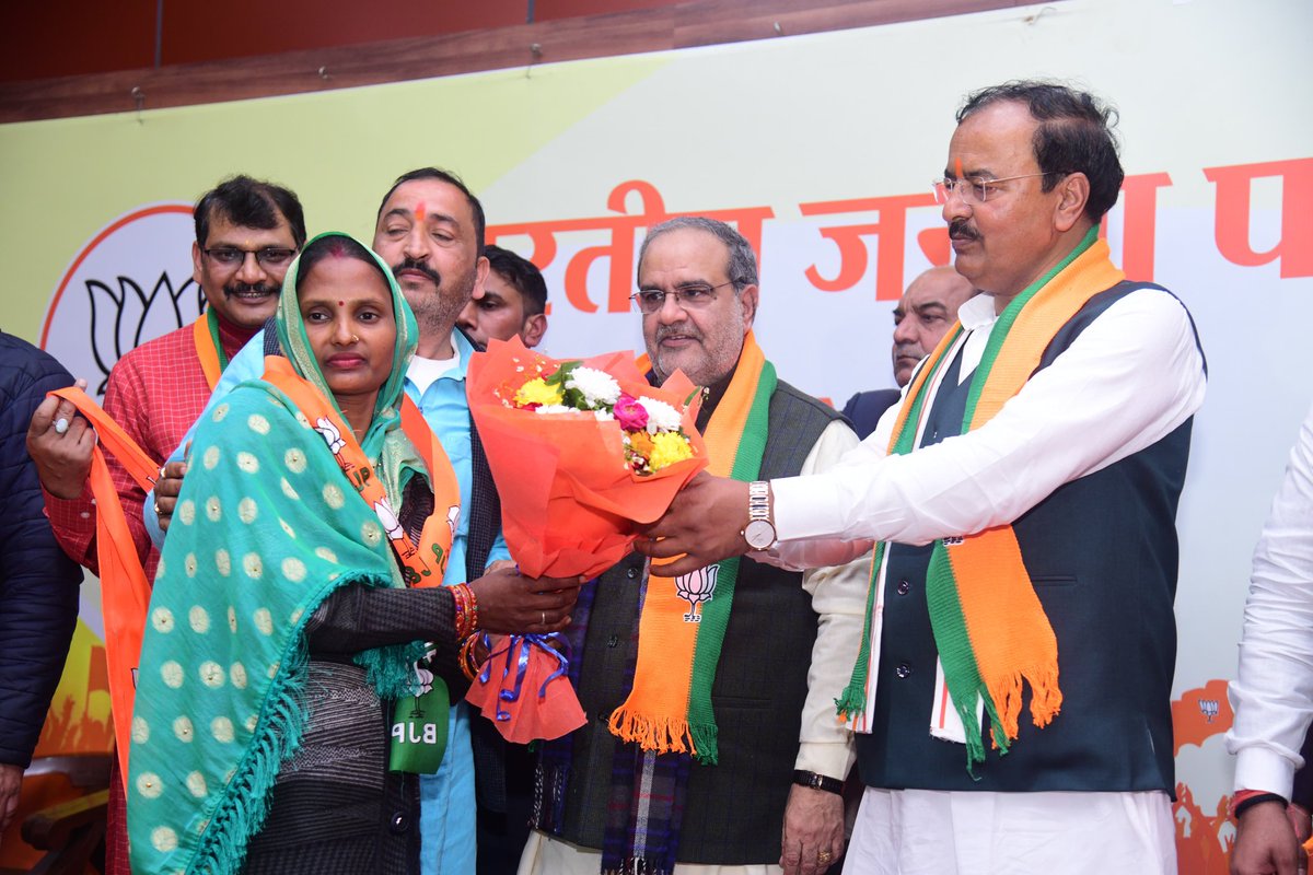 Bhupendra Singh Chaudhary (@bhupendraupbjp) on Twitter photo देश के यशस्वी प्रधानमंत्री श्री <a href="/narendramodi/">Narendra Modi</a> जी के कुशल मार्गदर्शन एवं माननीय मुख्यमंत्री श्री <a href="/myogiadityanath/">Yogi Adityanath</a> जी के नेतृत्व में भारतीय जनता पार्टी का देश व प्रदेश में निरंतर बढ़ते जनाधार और लोक-कल्याणकारी योजनाओं से प्रभावित होकर विभिन्न दलों से आये सैकड़ों नेताओं को आज लखनऊ देश के यशस्वी प्रधानमंत्री श्री <a href="/narendramodi/">Narendra Modi</a> जी के कुशल मार्गदर्शन एवं माननीय मुख्यमंत्री श्री <a href="/myogiadityanath/">Yogi Adityanath</a> जी के नेतृत्व में भारतीय जनता पार्टी का देश व प्रदेश में निरंतर बढ़ते जनाधार और लोक-कल्याणकारी योजनाओं से प्रभावित होकर विभिन्न दलों से आये सैकड़ों नेताओं को आज लखनऊ