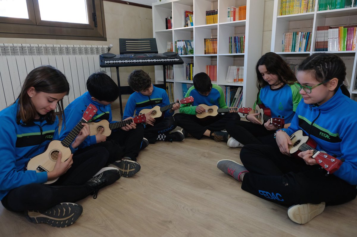 🎶UKELELE🎵
Ja podeu demanar cita amb l’escola trucant al 📞938661127 /661803360, 👫presencialment a l’escola o 🛜des de l’enllaç a la bio. 
#EducacióMusical #PortesObertes #EscolesAutèntiquesxPersonesÚniques #educacióinfantil #educacióprimària #SantFeliudeCodines