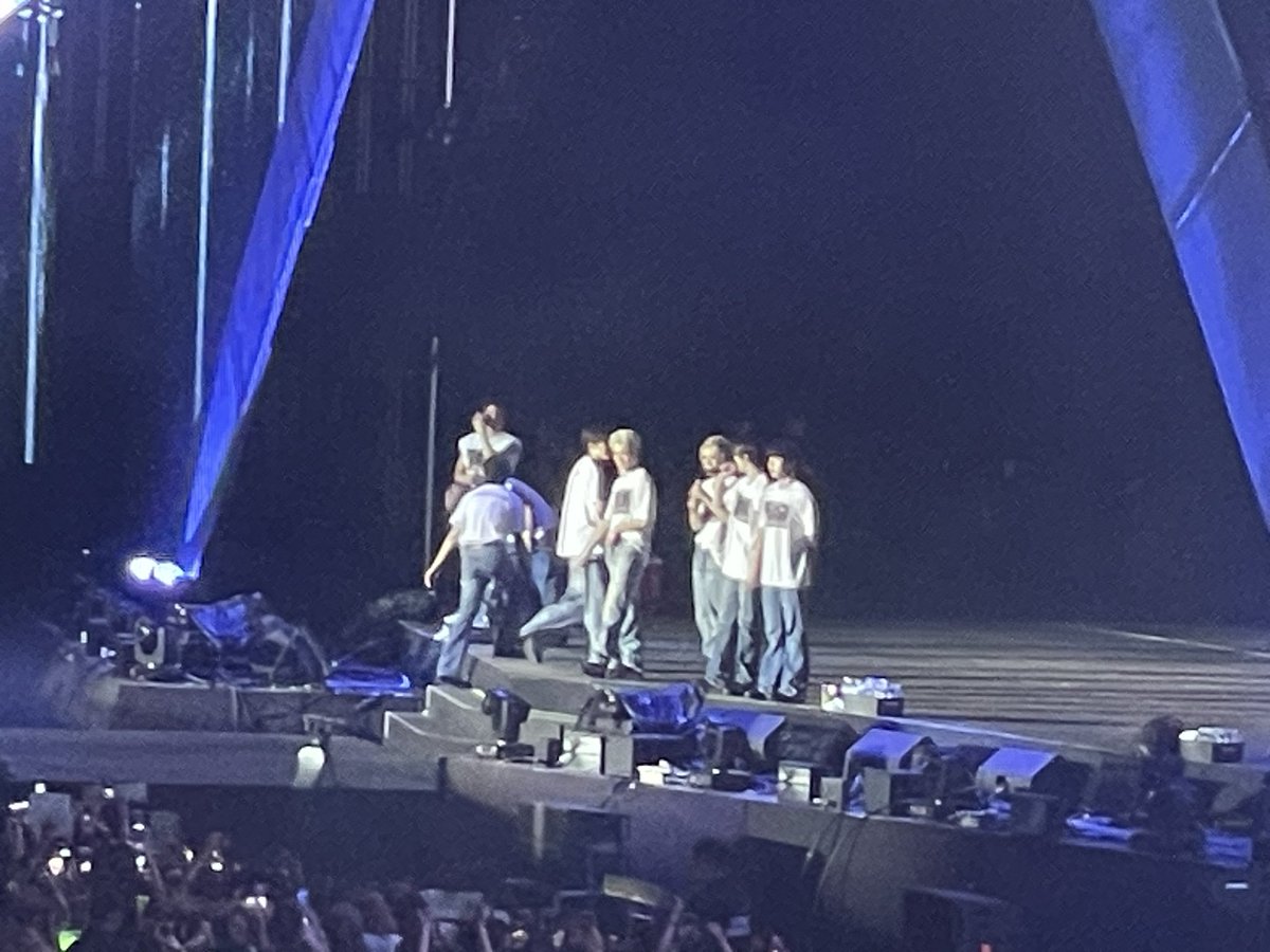 leeo_oland's tweet photo. Didn’t expect na mapapanuod ko ilichil q ng live and that bcs of ate @tybestboyy and lune. 
Thankyou so much for the ticket and the unforgettable hug. 
Team Labas to Team Concert rlquick 🌱

Let’s meet each other again soon. 

(01-21-24) #TheUnityInBulacan 🌱 https://t.co/sohNla8YZr