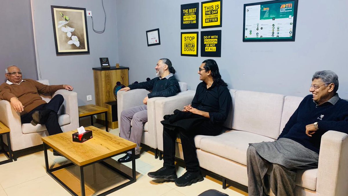 AliefTVNetwork's tweet photo. Humbled by the visit of Spiritual Scholar Syed Sarfraz Shah to Alief tv office today.

@irfan_asghar72 #SarfrazShah #AliAbbas https://t.co/1IAx21MXcj