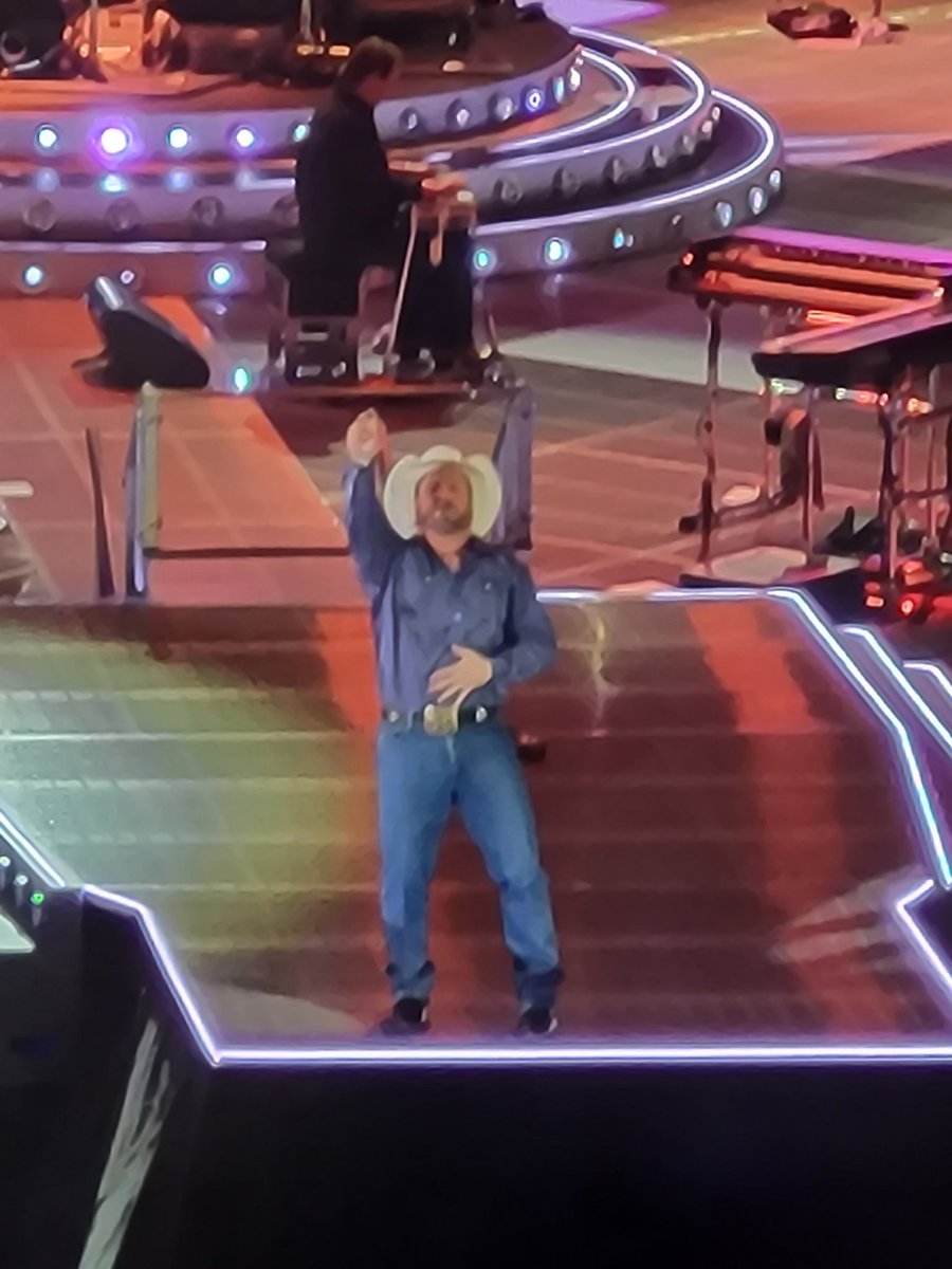 cjh_2013's tweet photo. Happy Birthday  @garthbrooks 
Hope you have a great day! https://t.co/Yqg5hRYOqN