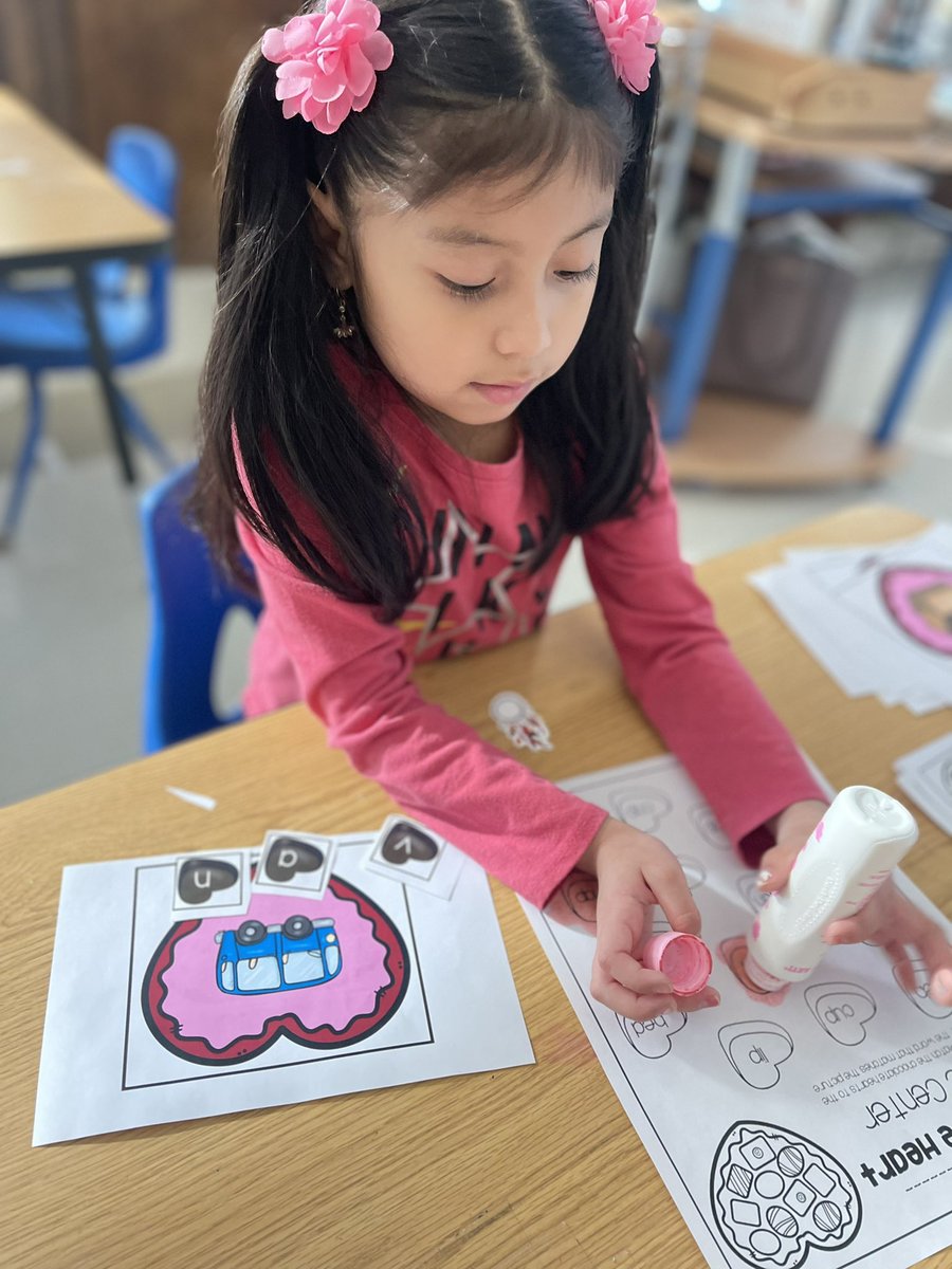 MsTharas (@mstharas) on Twitter photo Literacy small groups: CVC encoding & decoding, vowel team morning message & power word uno! Helping each other reach our power goals ✨☺️! <a href="/MsAloia/">Ms. Aloia</a> <a href="/ParkPrinc/">Emily Macias-Capellan</a> <a href="/EMercadoAP/">Ellie Mercado</a> <a href="/OssiningSchools/">Ossining UFSD</a> Literacy small groups: CVC encoding & decoding, vowel team morning message & power word uno! Helping each other reach our power goals ✨☺️! <a href="/MsAloia/">Ms. Aloia</a> <a href="/ParkPrinc/">Emily Macias-Capellan</a> <a href="/EMercadoAP/">Ellie Mercado</a> <a href="/OssiningSchools/">Ossining UFSD</a>