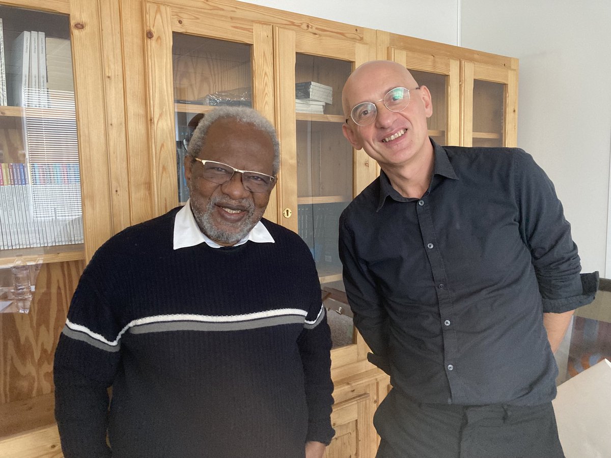 Disparition de notre cher collègue et ami du Benin le ministre Paulin Hountondji. Nous l’avions accueilli au ⁦<a href="/CIPh1983/">Collège international de philosophie</a>⁩ et discuté avec les étudiants de ⁦<a href="/NantesUniv/">Nantes Université</a> en décembre : ses propos sur l’avenir de la philosophie africaine et nous auront valeur de testament…